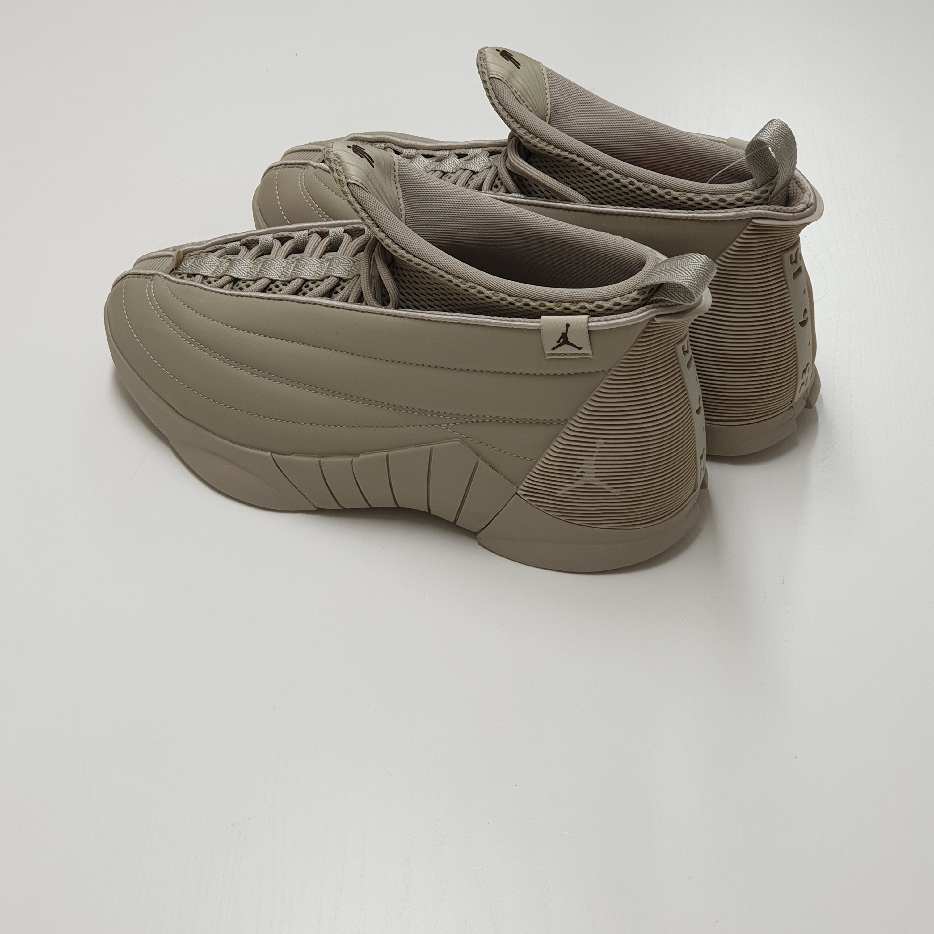 (W) Jordan 15 x Billie Eilish Retro SP Beige 착용 스타일 - 2
