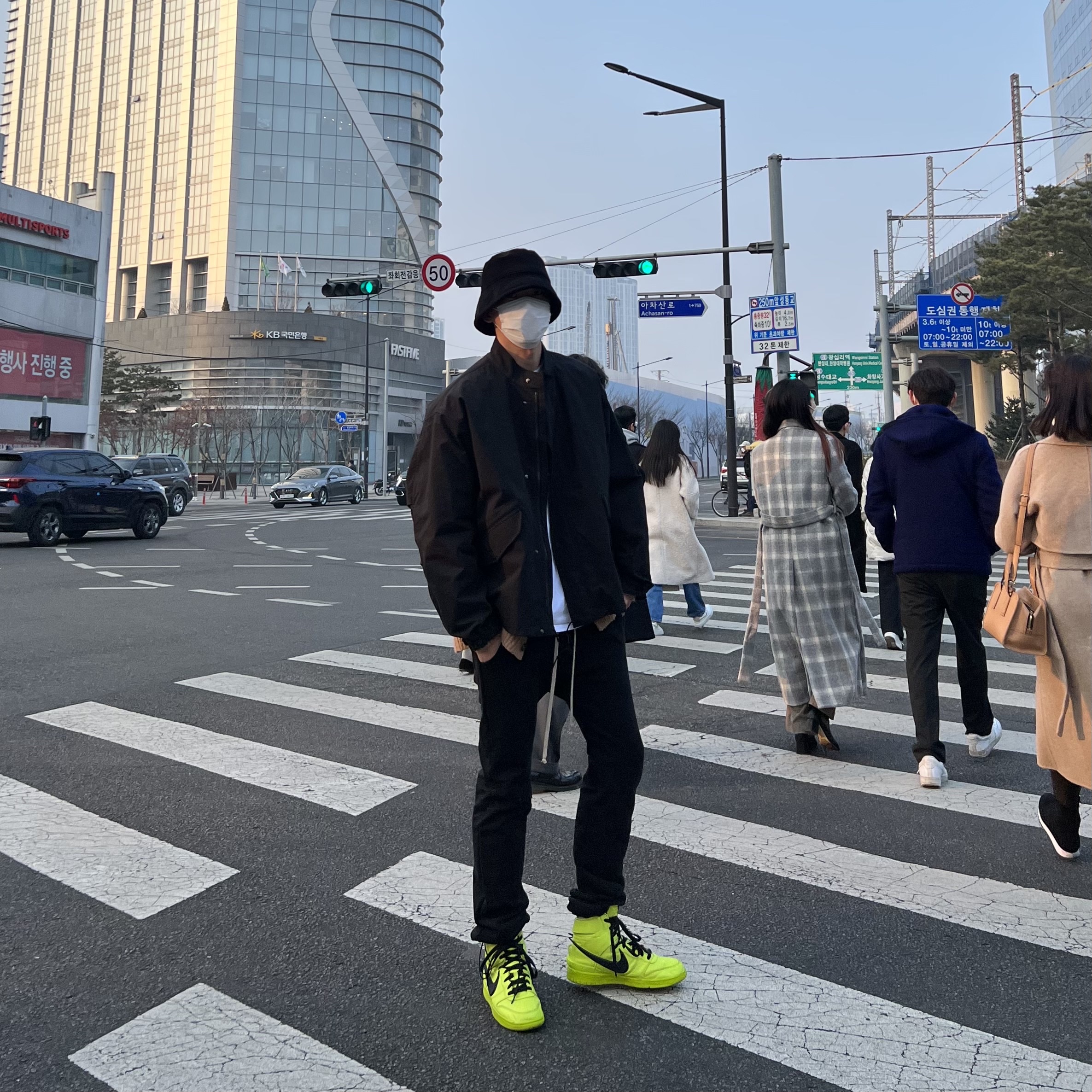 Nike x Ambush Dunk High Flash Lime 착용 스타일 - 2