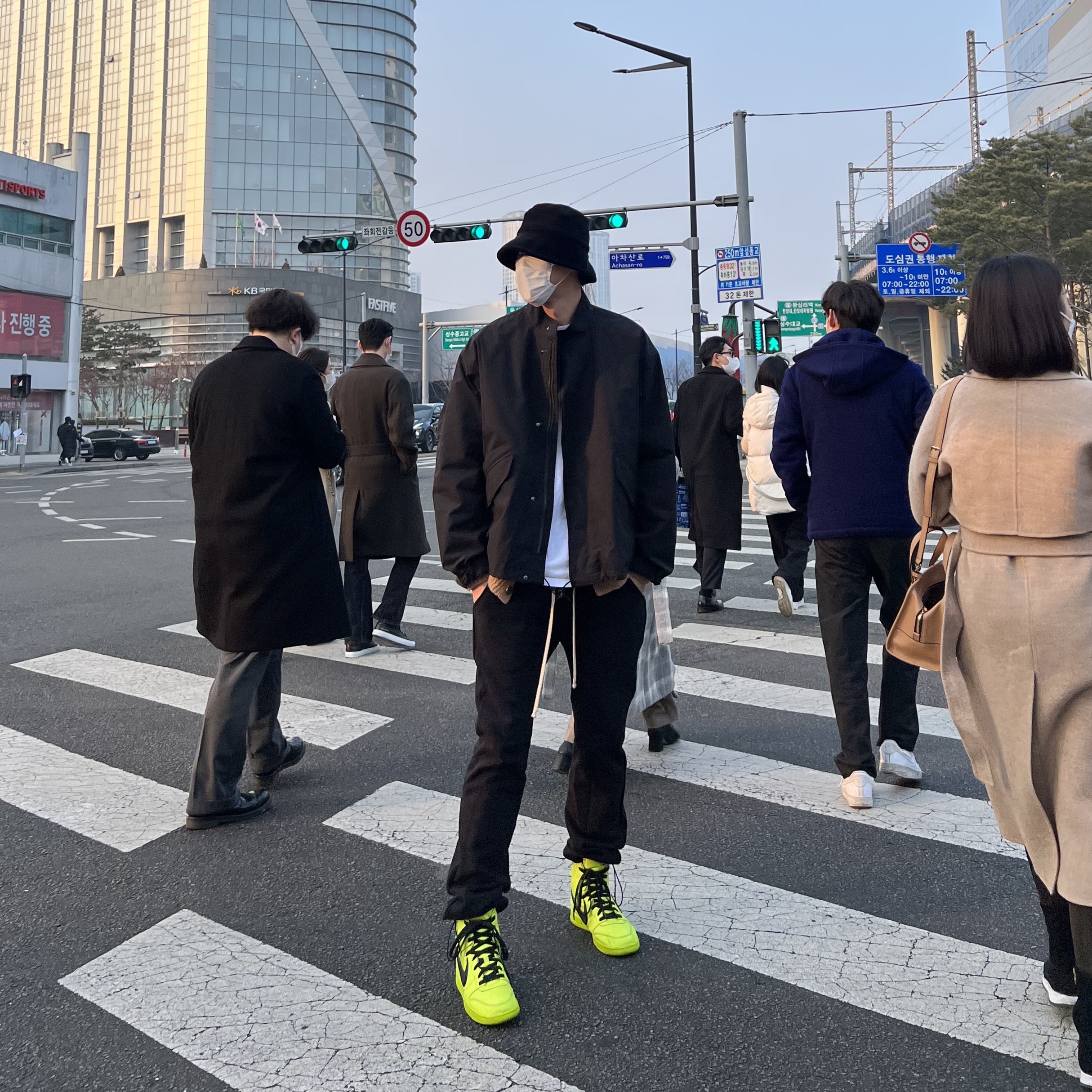 Nike x Ambush Dunk High Flash Lime 착용 스타일 - 1