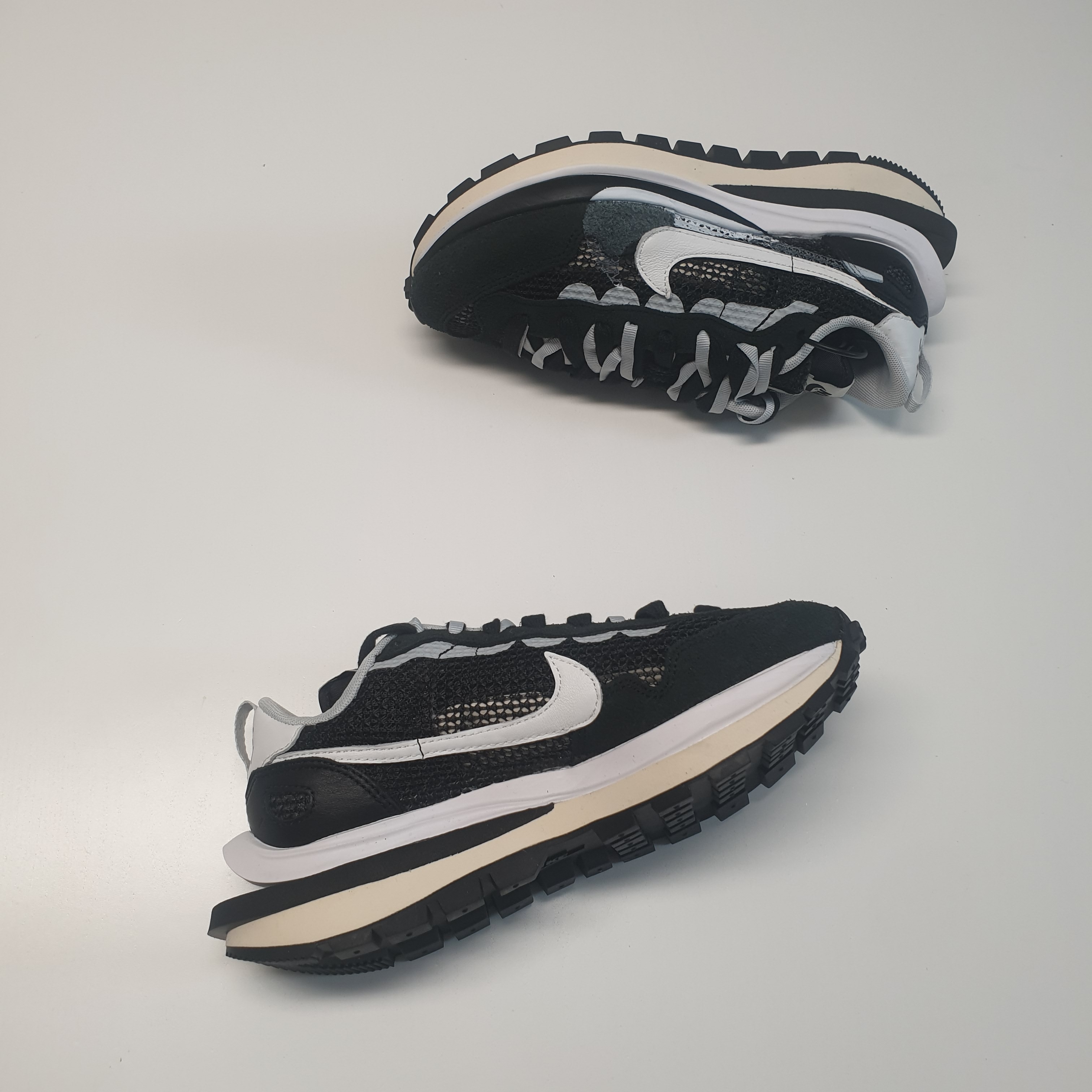 Nike x Sacai VaporWaffle Black White 착용 스타일 - 2