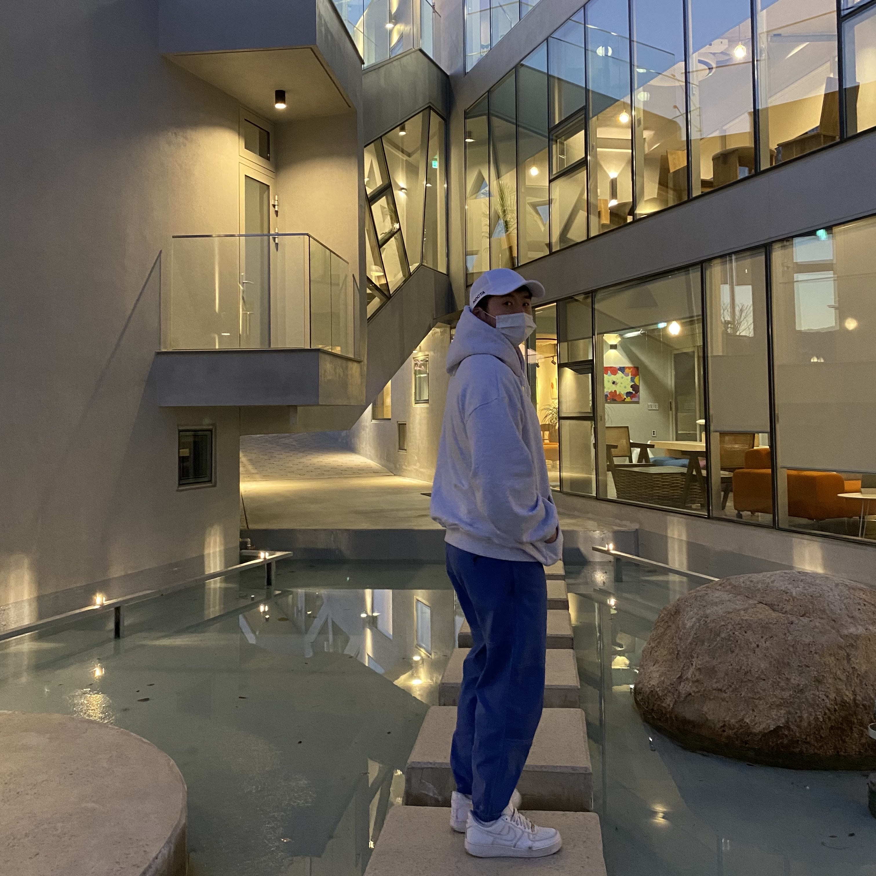 Nike Air Force 1 '07 Low White, Nike ACG Watchman Peak Pants Blue Void - Asia 착용 스타일 - 1