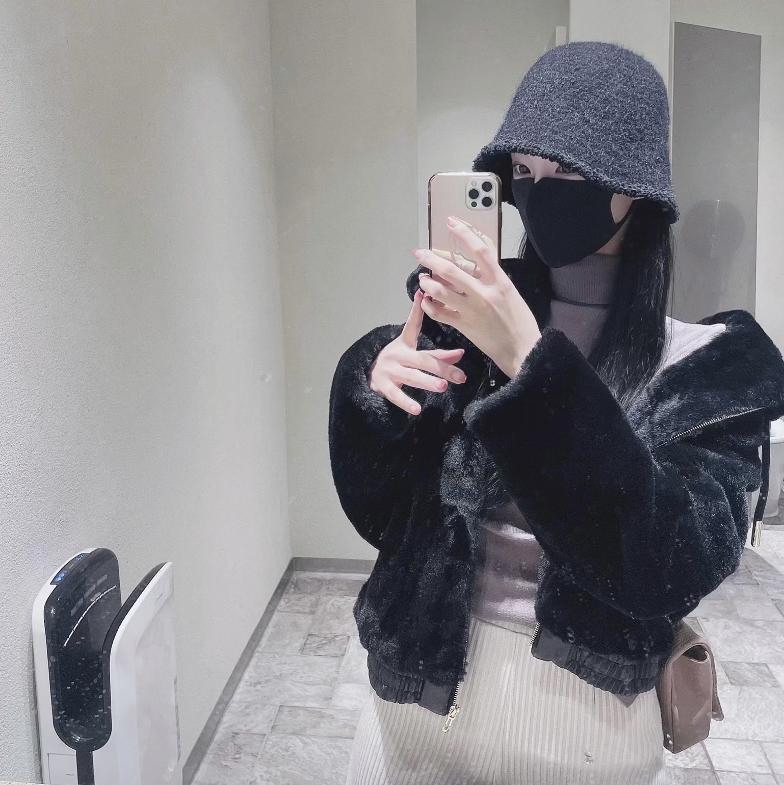 Dior B23 Low Dior Oblique White & Black 착용 스타일 - 1