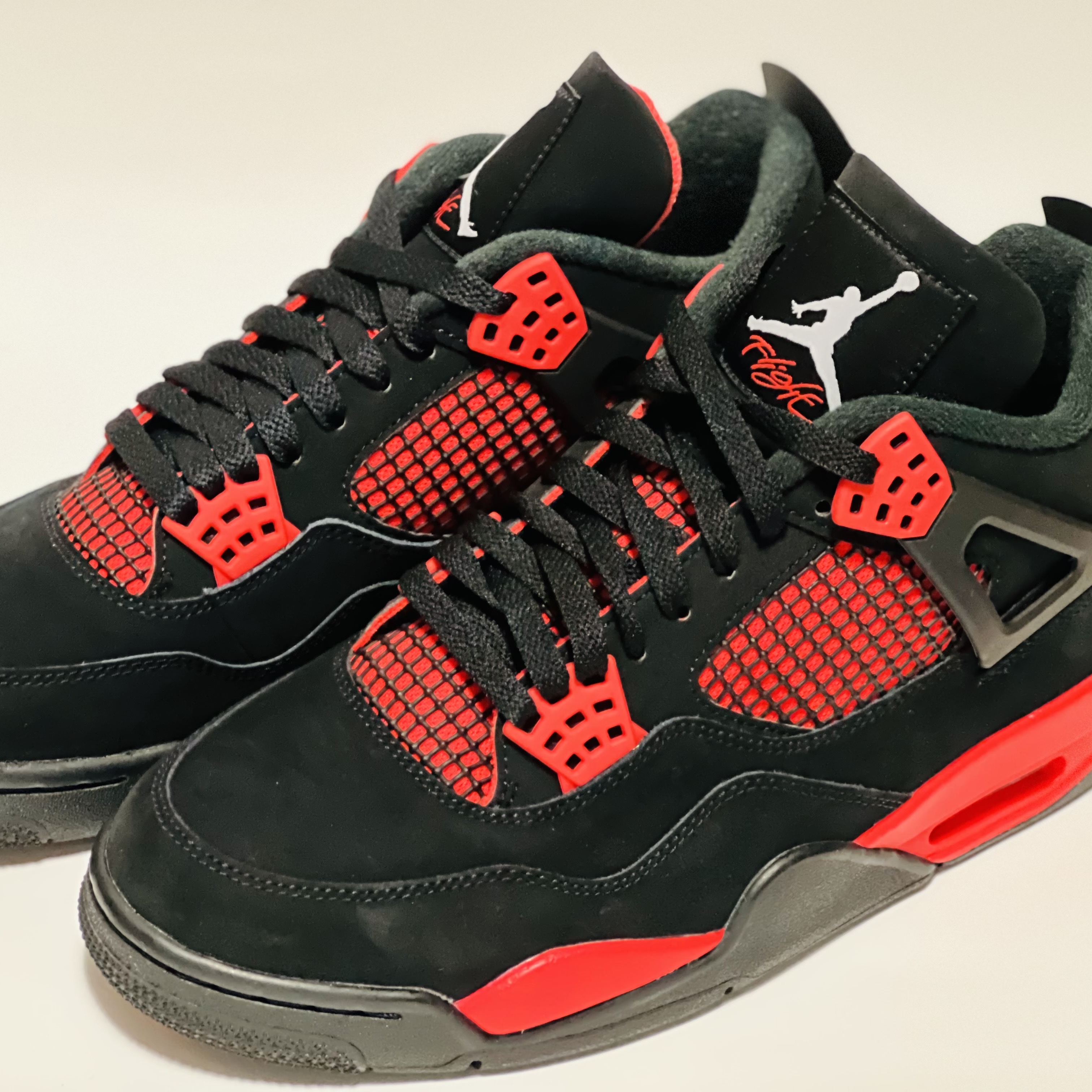 Jordan 4 Retro Crimson 착용 스타일 - 2