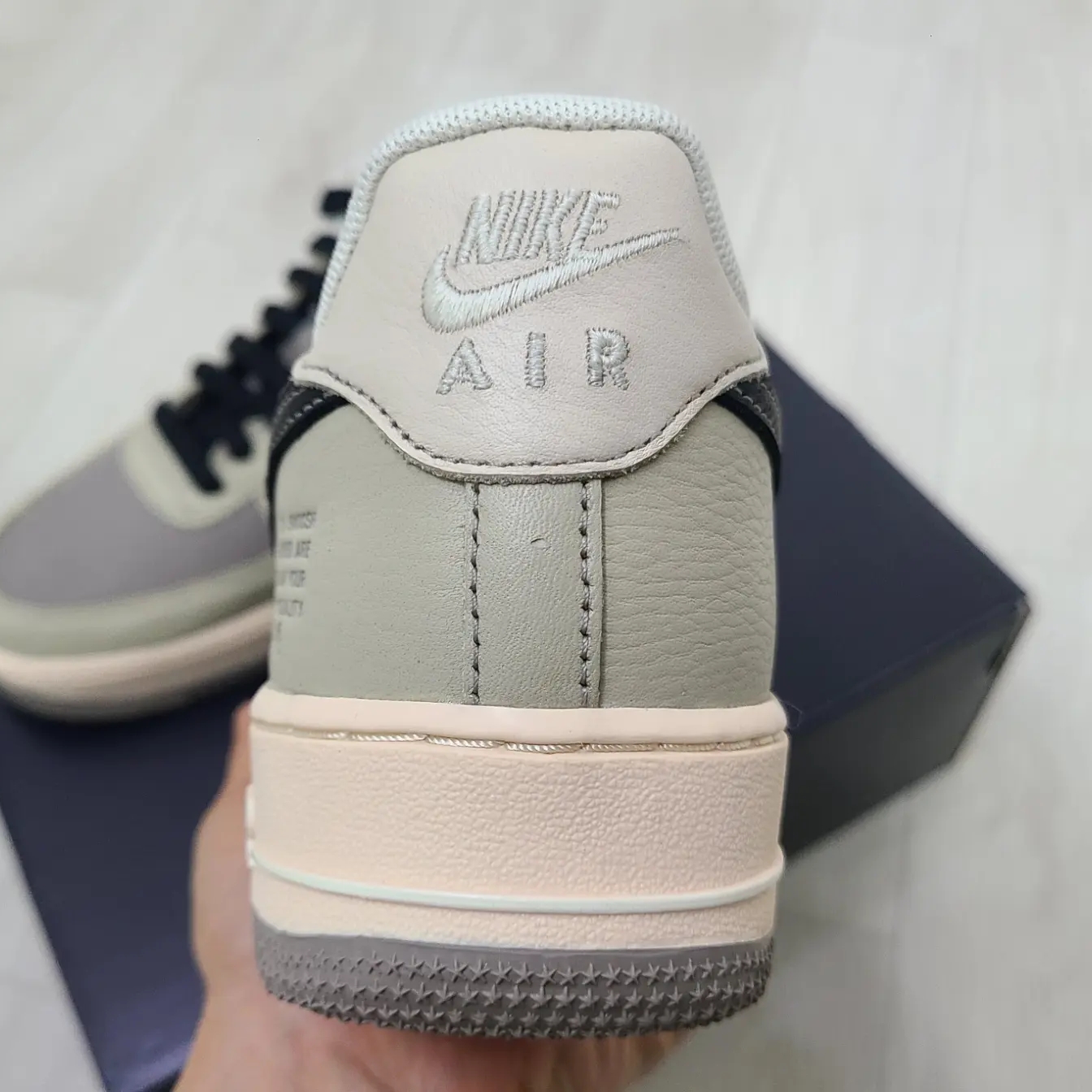 Nike Air Force 1 Low Gore-Tex Olive 착용 스타일 - 3