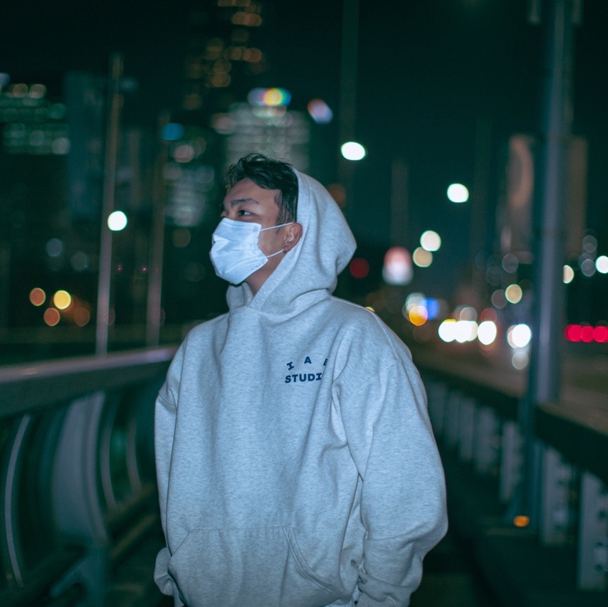 IAB Studio Hoodie Light Gray 착용 스타일
