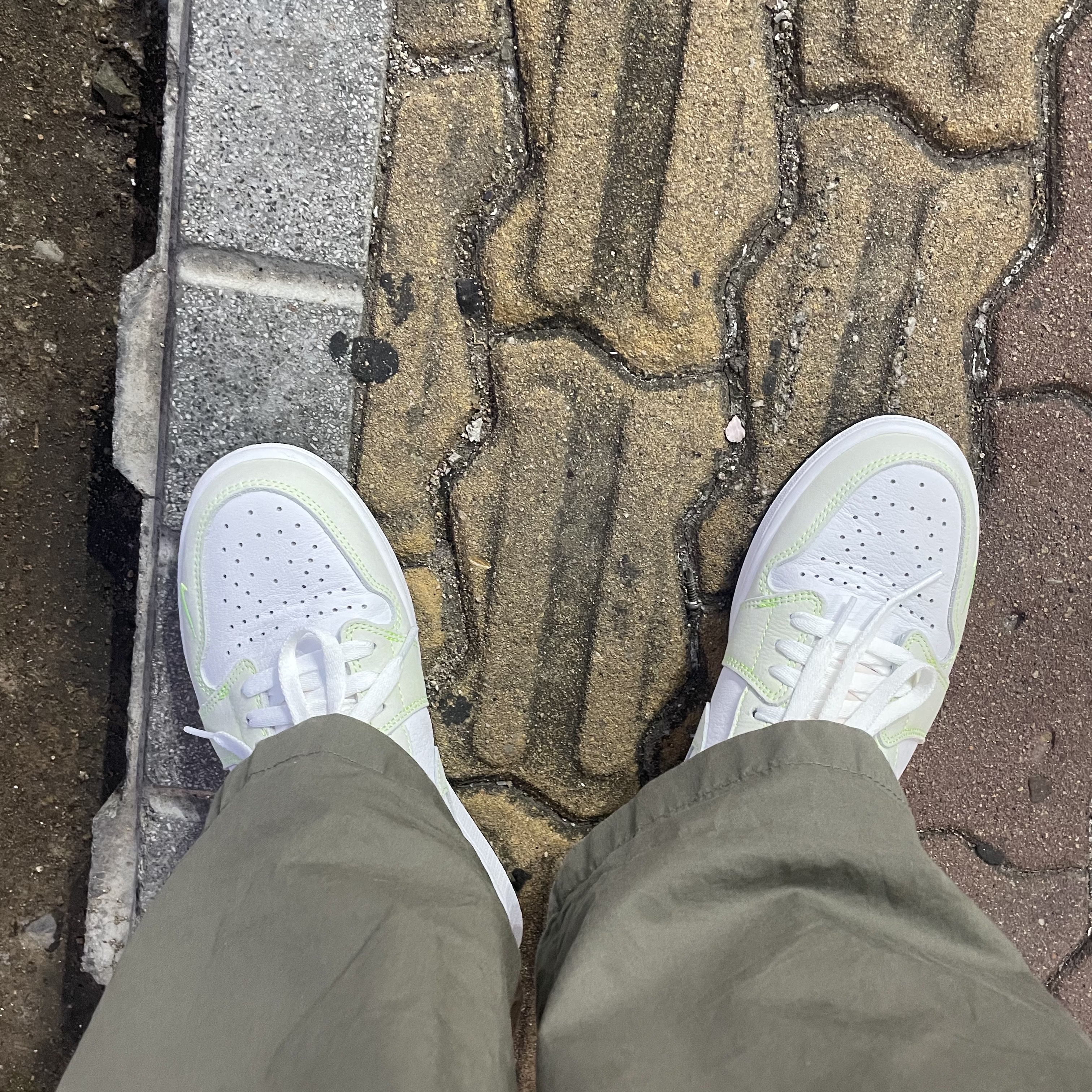 Jordan 1 Low OG Ghost Green 착용 스타일