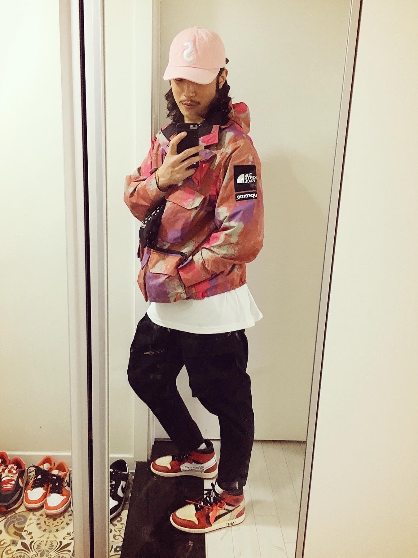 Jordan 1 x Off-White Retro High Chicago The Ten, Nike ACG Cargo Pants Black - Asia 착용 스타일 - 2