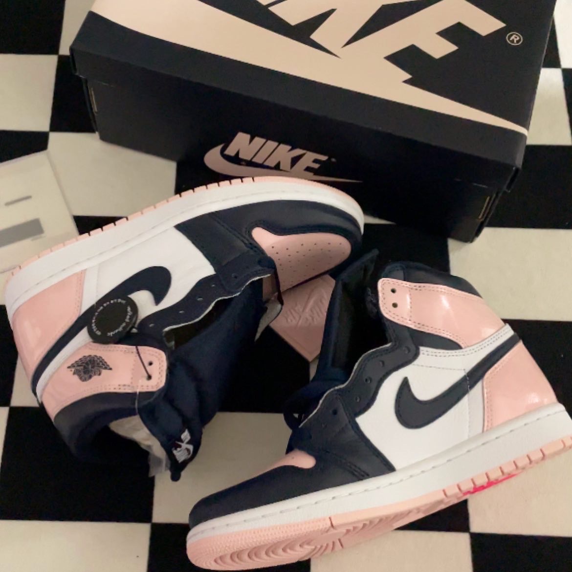 (W) Jordan 1 Retro High OG Atmosphere 착용 스타일 - 2
