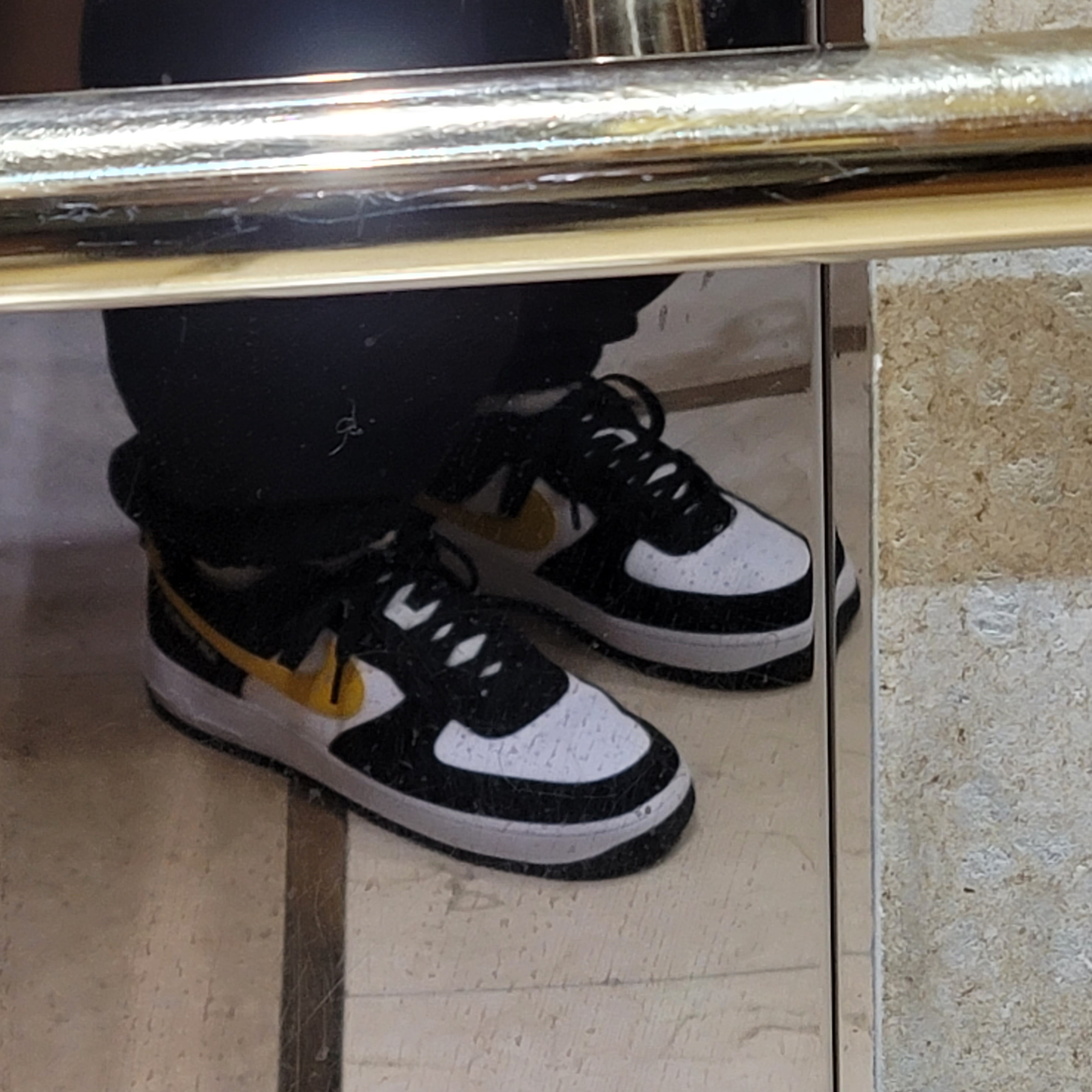 Nike Air Force 1 '07 LV8 Athletic Club Black Dark Sulfur 착용 스타일