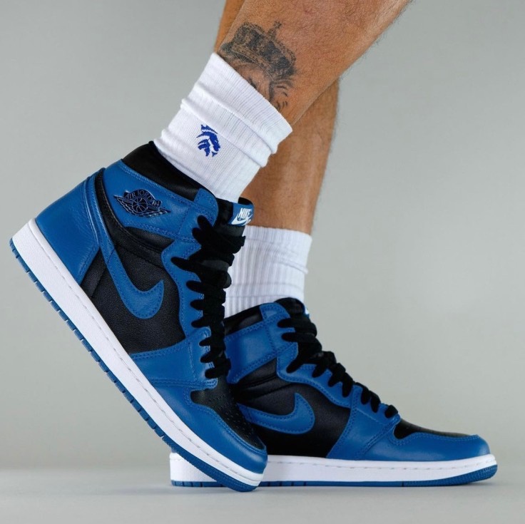 Jordan 1 Retro High OG Dark Marina Blue 착용 스타일 - 4