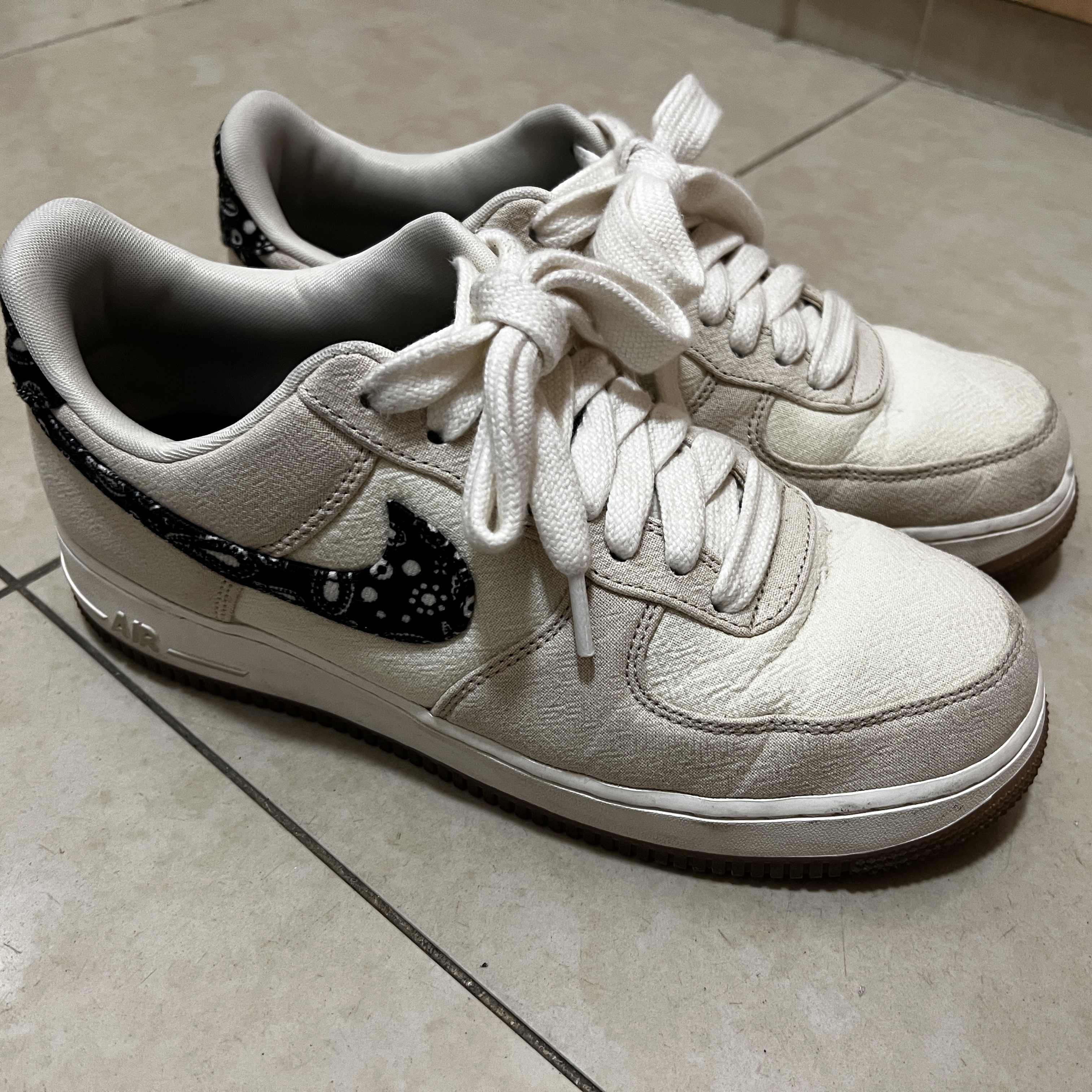 (W) Nike Air Force 1 '07 Essential Paisley Swoosh White Black, Nike Air Force 1 '07 LV8 Paisley Swoosh 착용 스타일 - 2