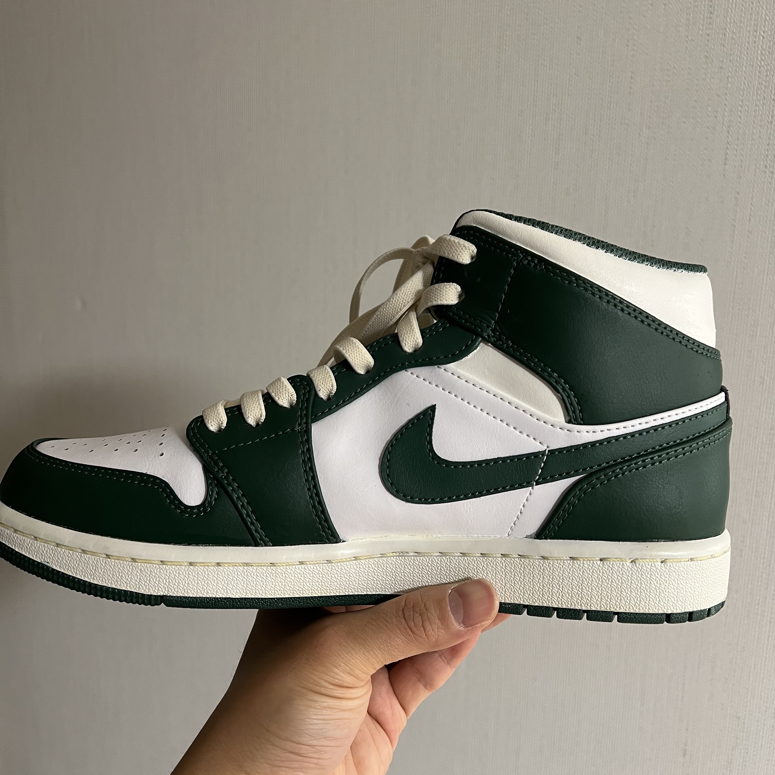 Jordan 1 Mid Sonics 2021, Nike Dunk Low Retro Varsity Green 착용 스타일 - 1
