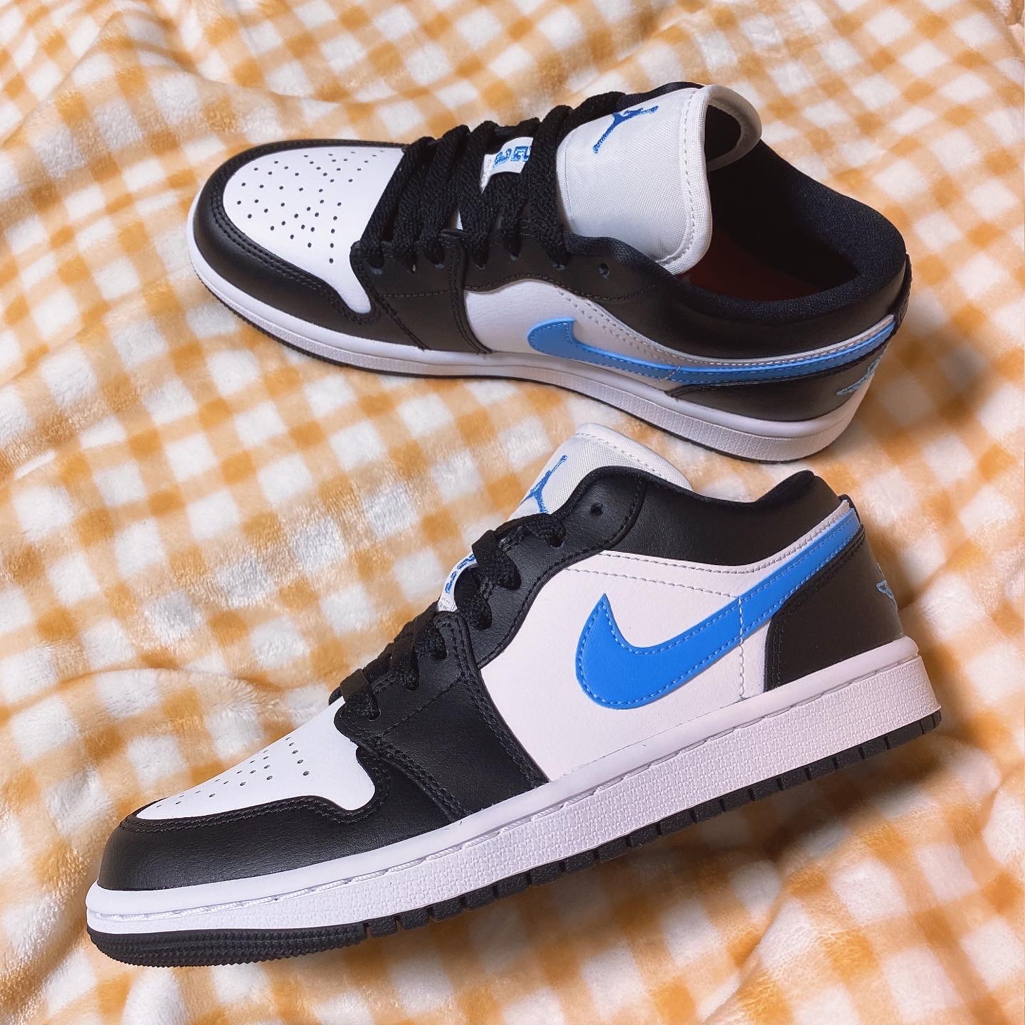 (W) Jordan 1 Low Black University Blue 착용 스타일