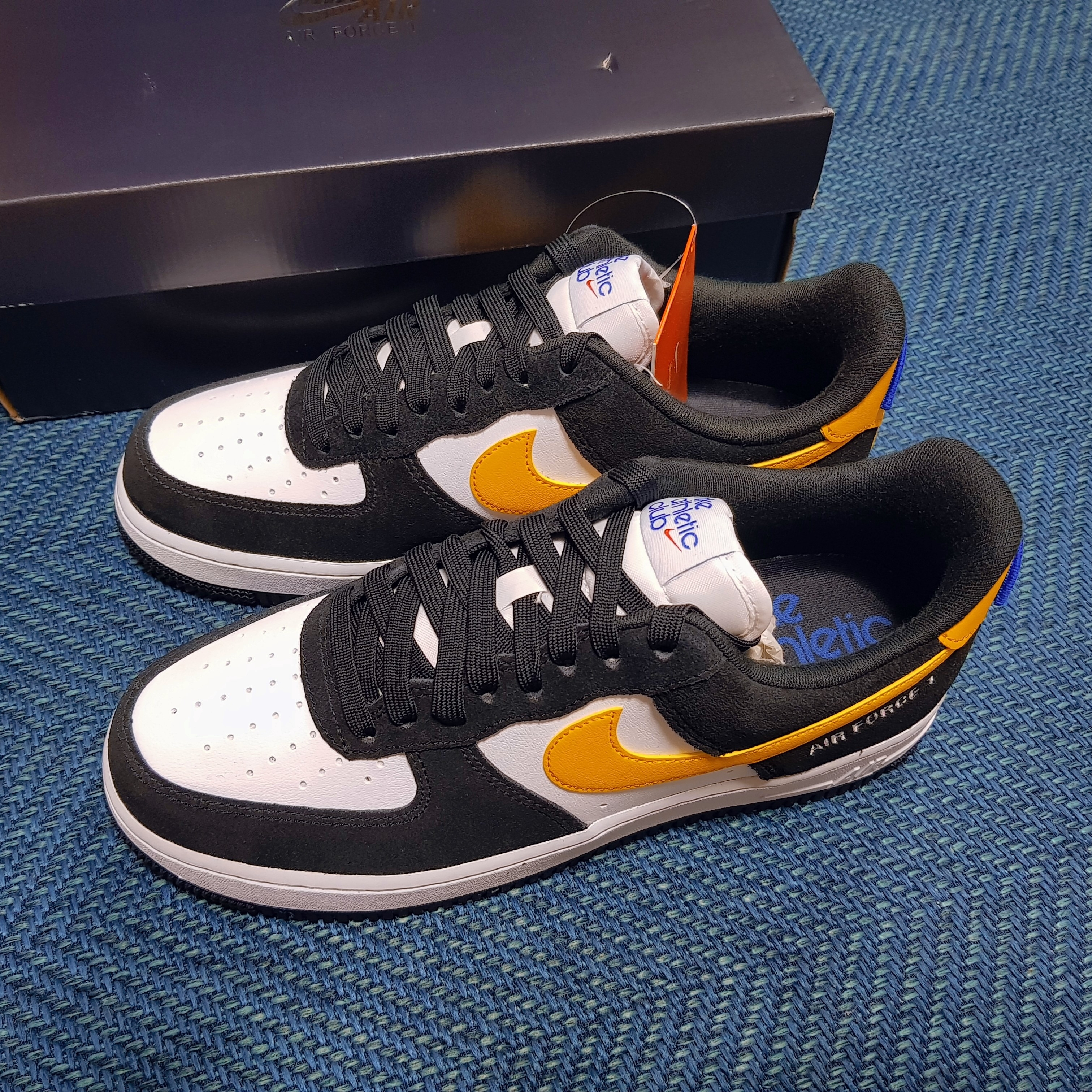 Nike Air Force 1 '07 LV8 Athletic Club Black Dark Sulfur 착용 스타일 - 1