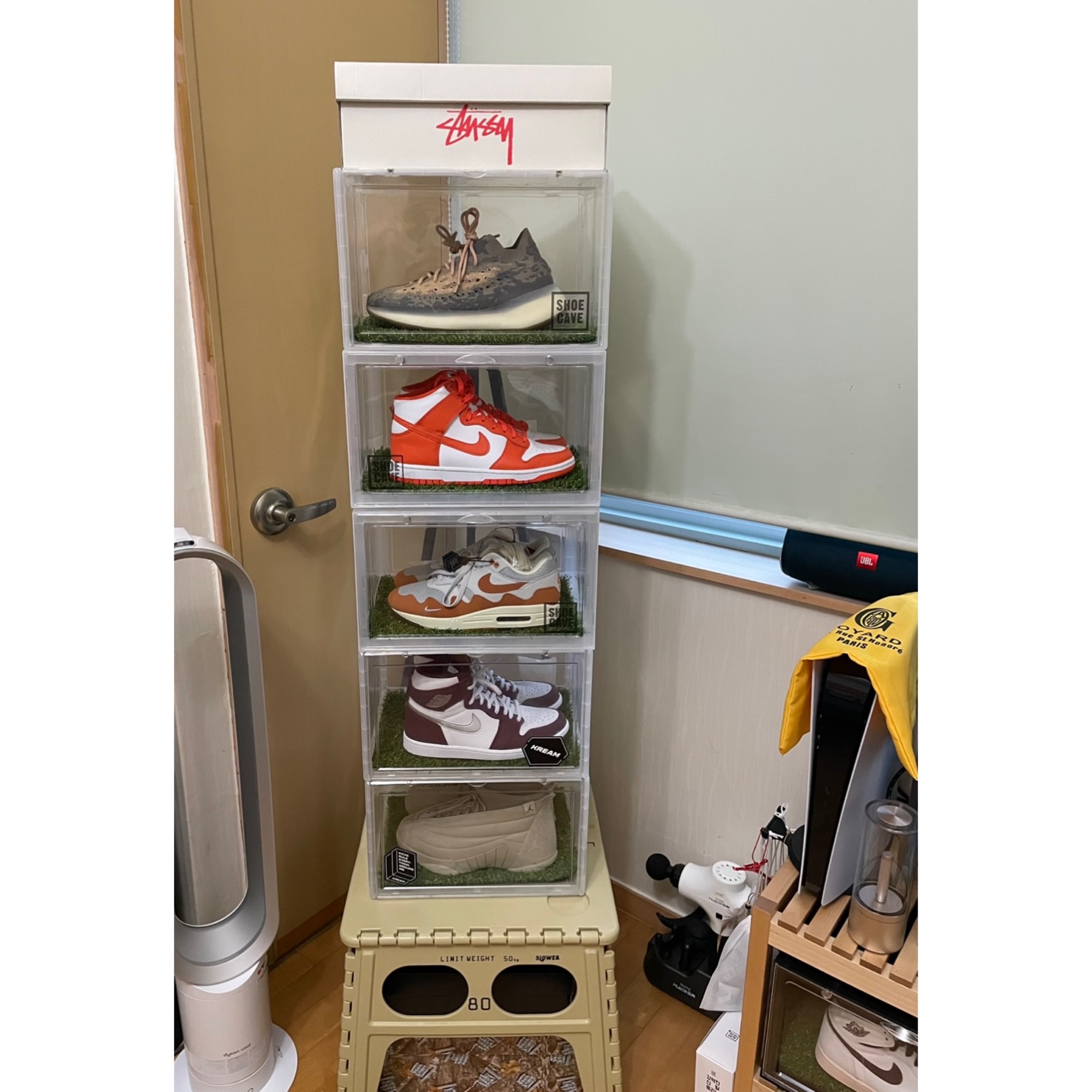 Jordan 1 x A Ma Maniere Retro High OG SP Sail and Burgundy, Jordan 1 Retro High OG Patent Bred μ°©μ© μ€νμΌ - 4