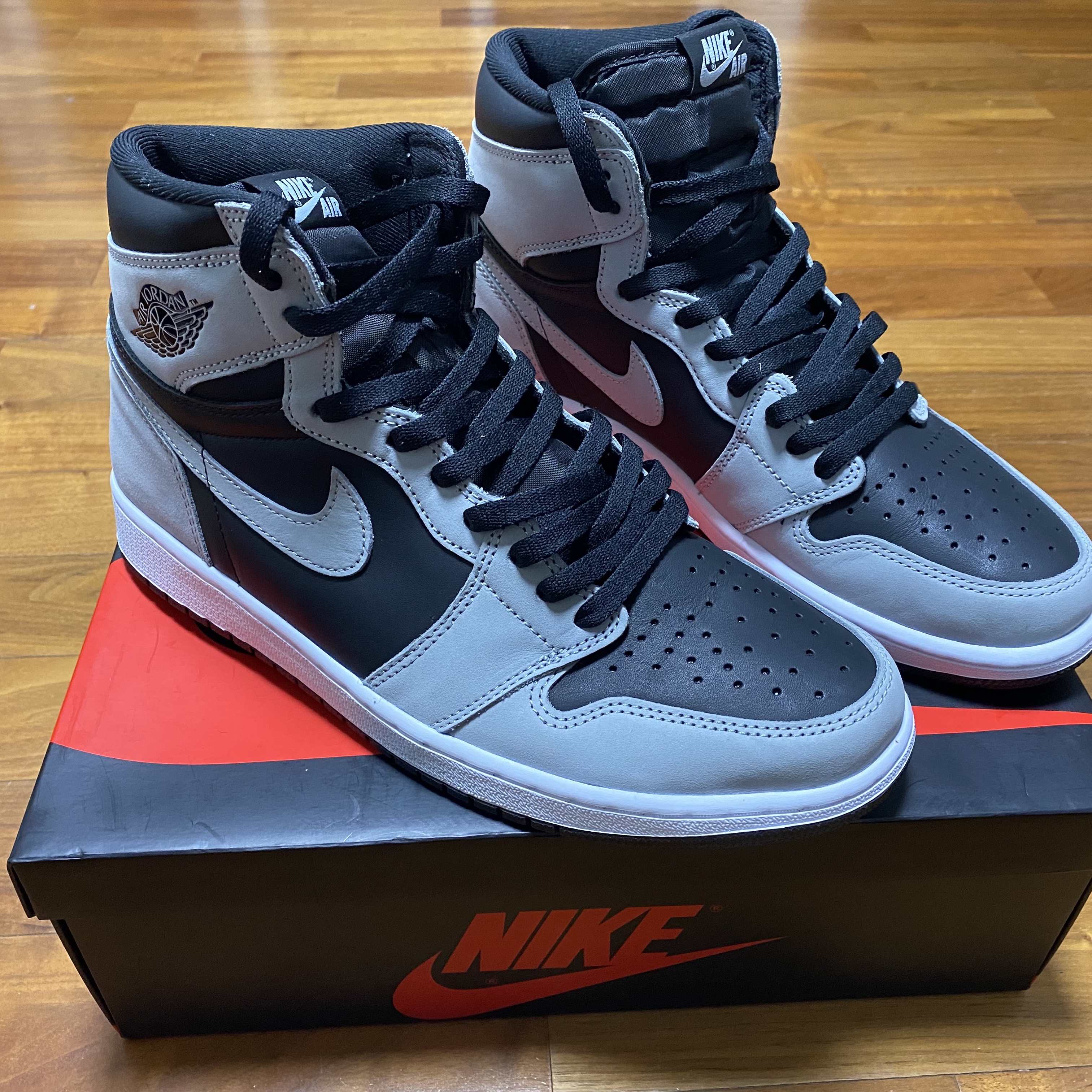 Nike Dunk Low Retro Black, Jordan 1 Retro High OG Shadow 2.0 착용 스타일 - 2