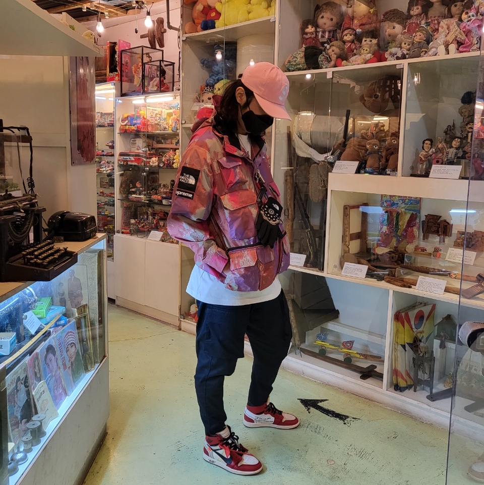 Jordan 1 x Off-White Retro High Chicago The Ten, Supreme x The North Face Cargo Jacket Multi-Color - 20SS 착용 스타일 - 1