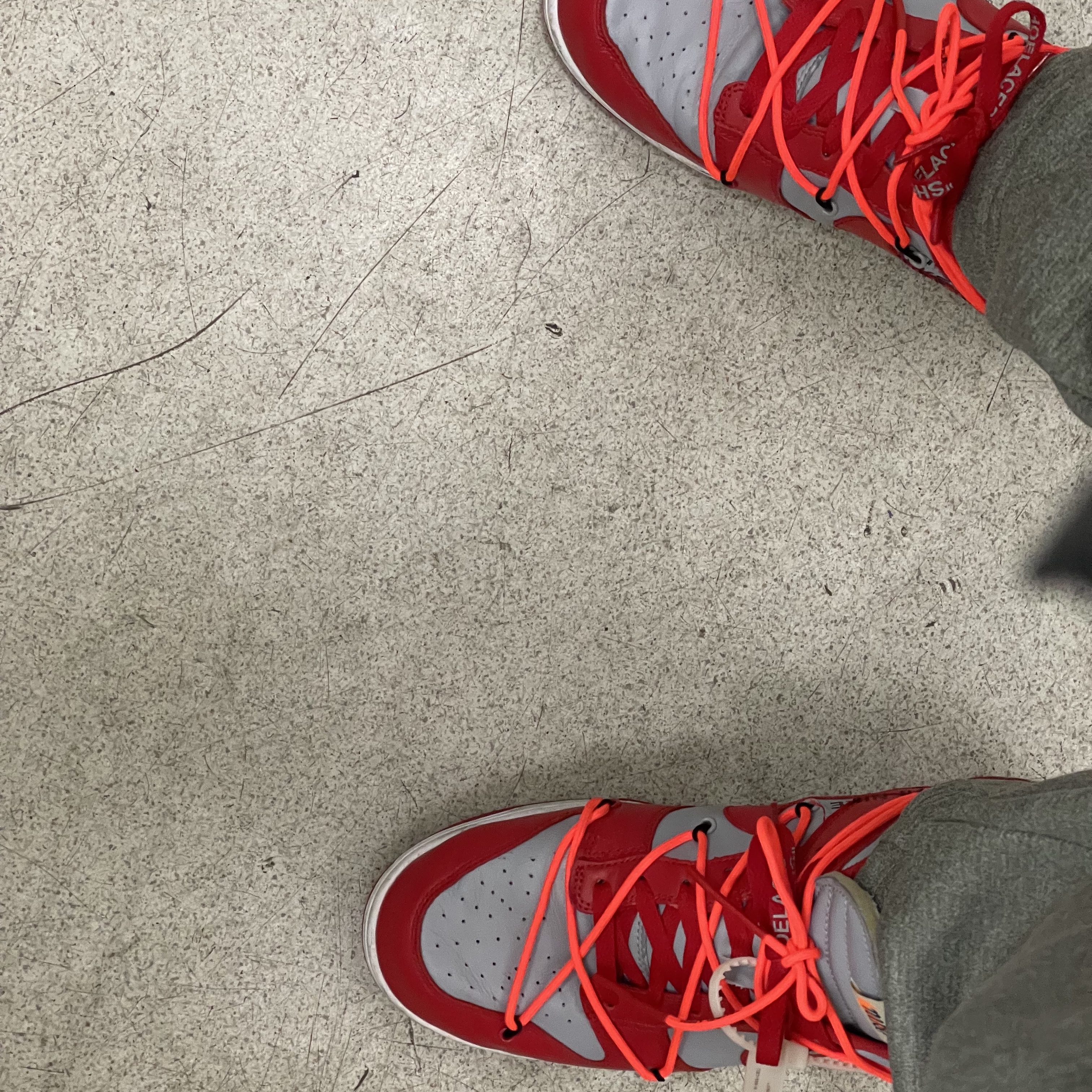 Nike x Off-White Dunk Low University Red 착용 스타일 - 3