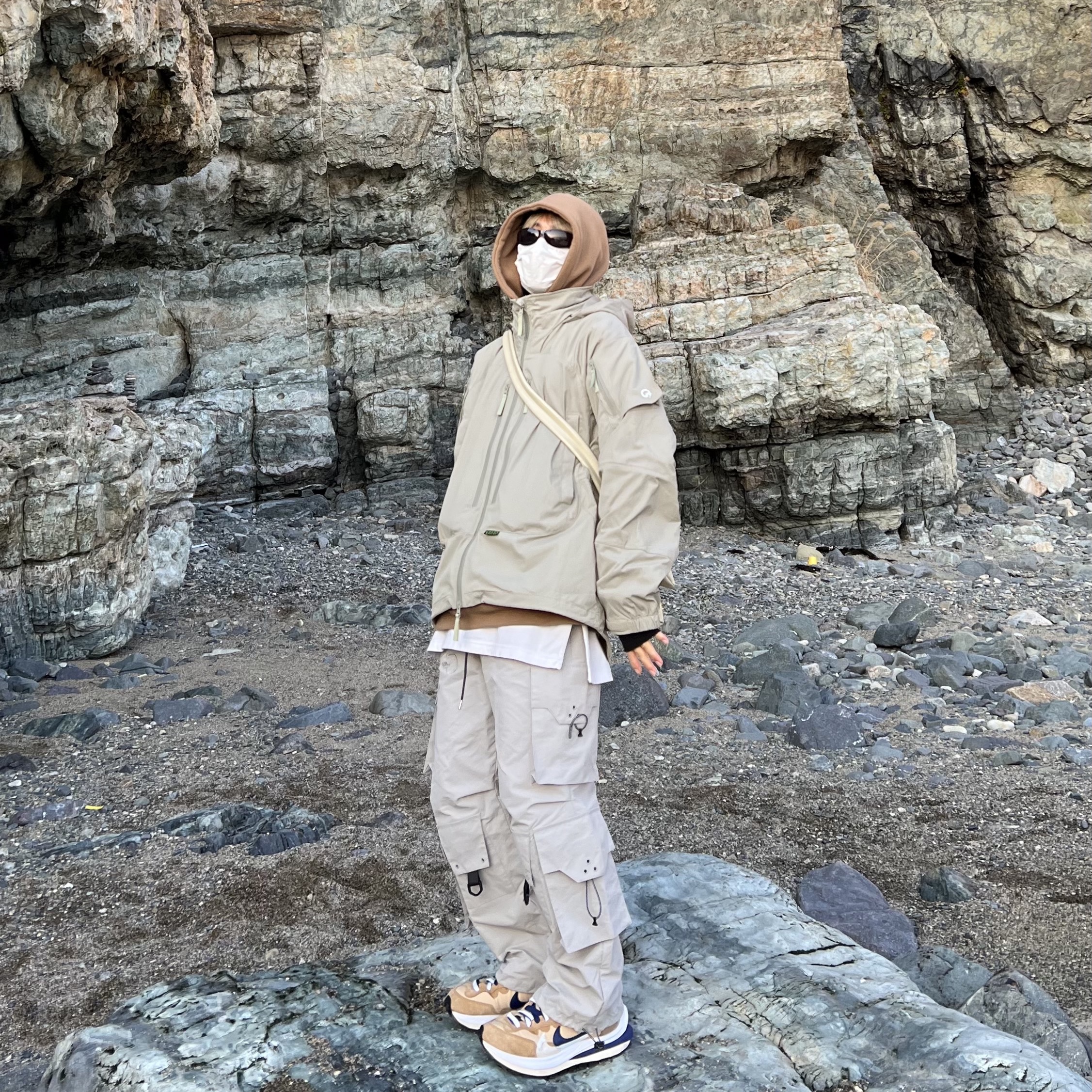 Nike x Sacai VaporWaffle Sesame and Blue Void 착용 스타일 - 2