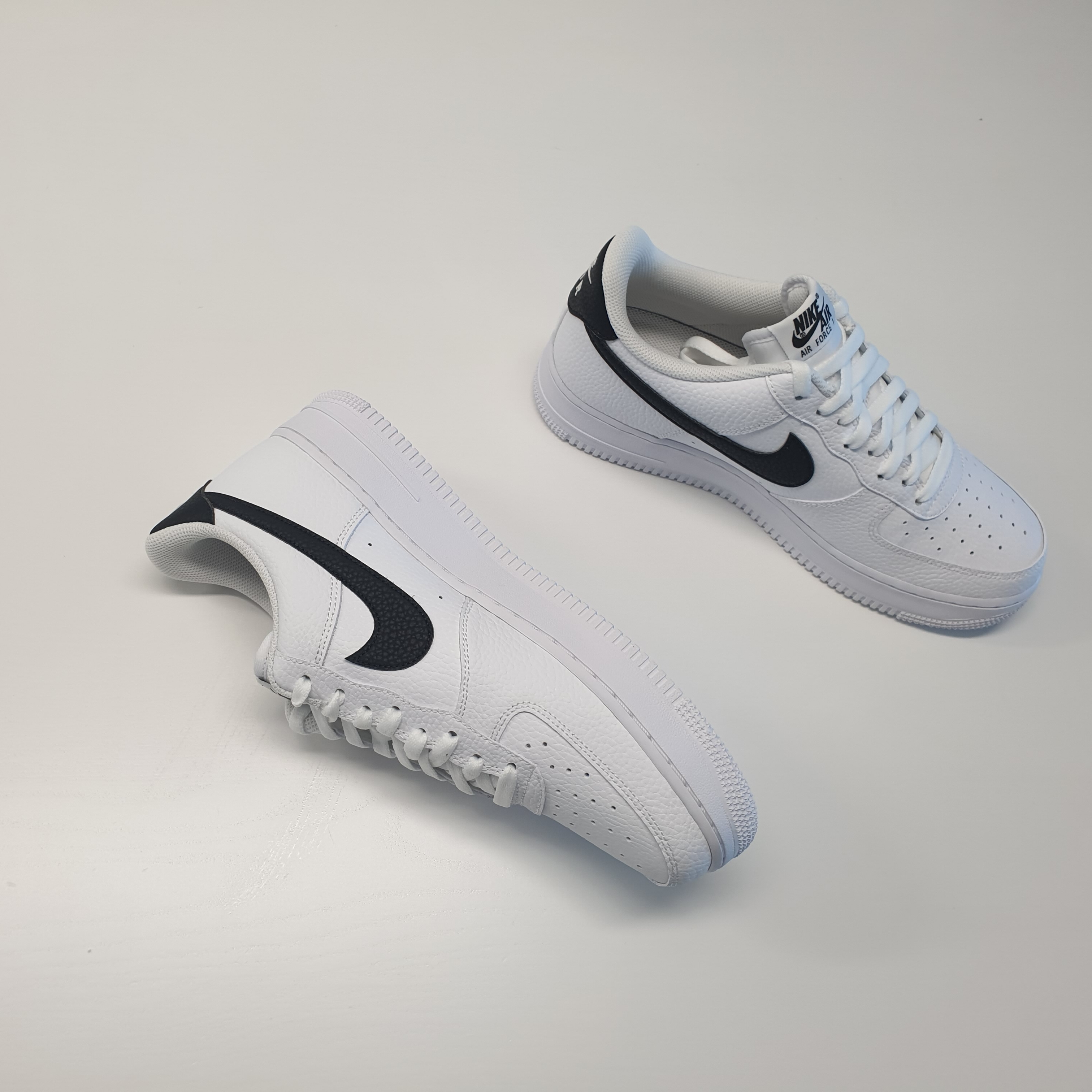Nike Air Force 1 '07 White Black 착용 스타일 - 1