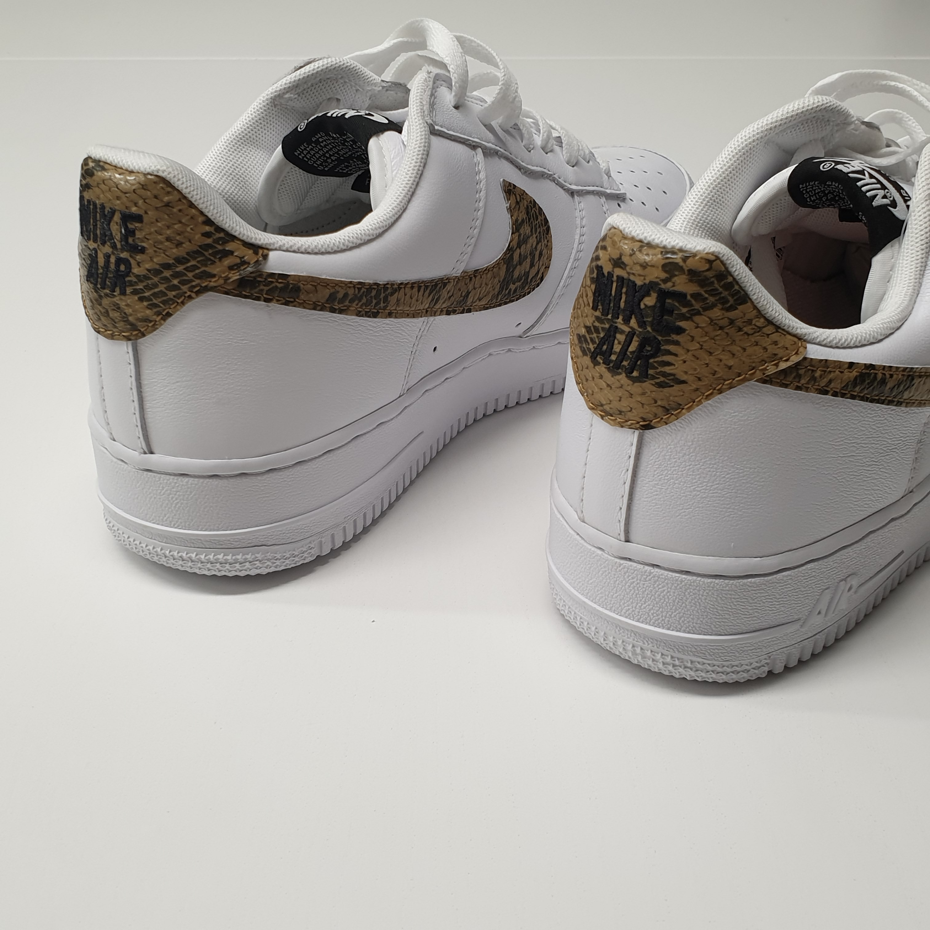 Nike Air Force 1 Low Retro PRM QS Ivory Snake 2019 착용 스타일 - 4