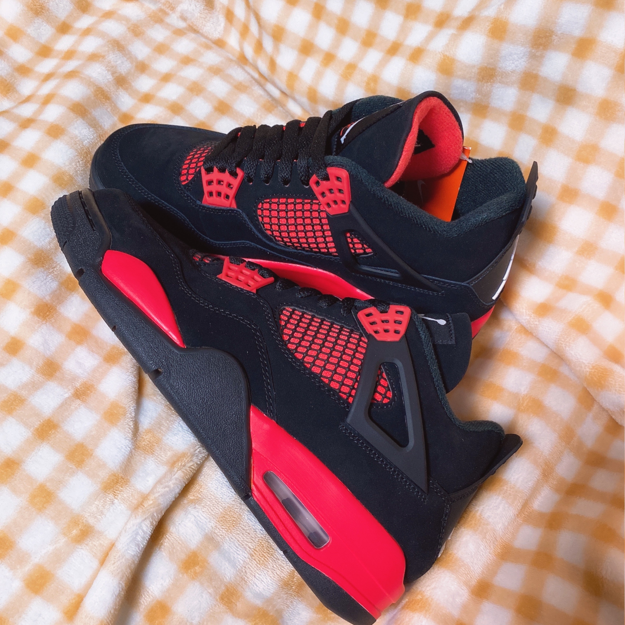 Jordan 4 Retro Crimson 착용 스타일