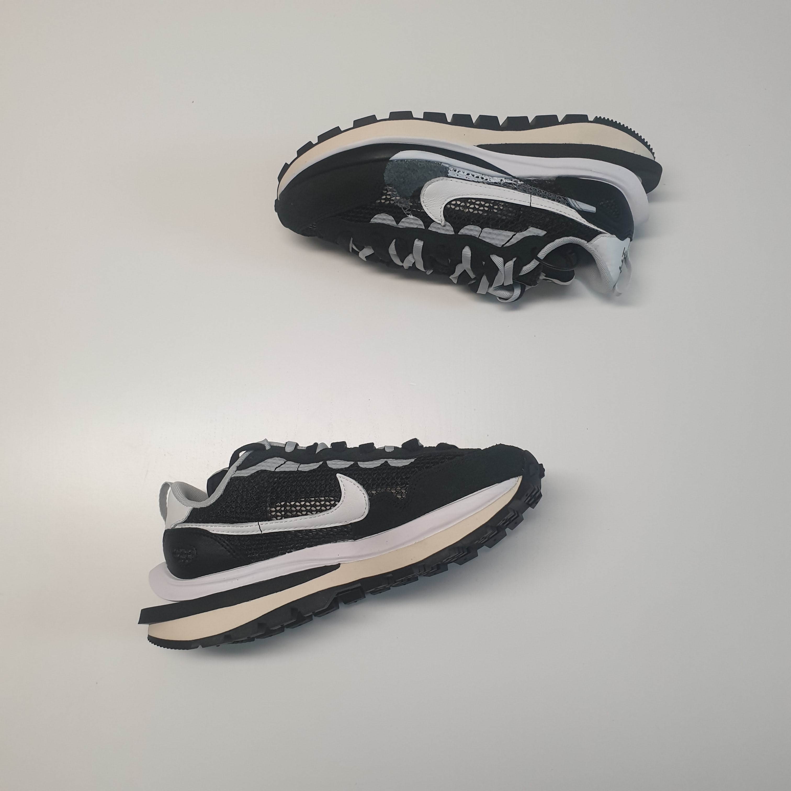 Nike x Sacai VaporWaffle Black White 착용 스타일 - 3