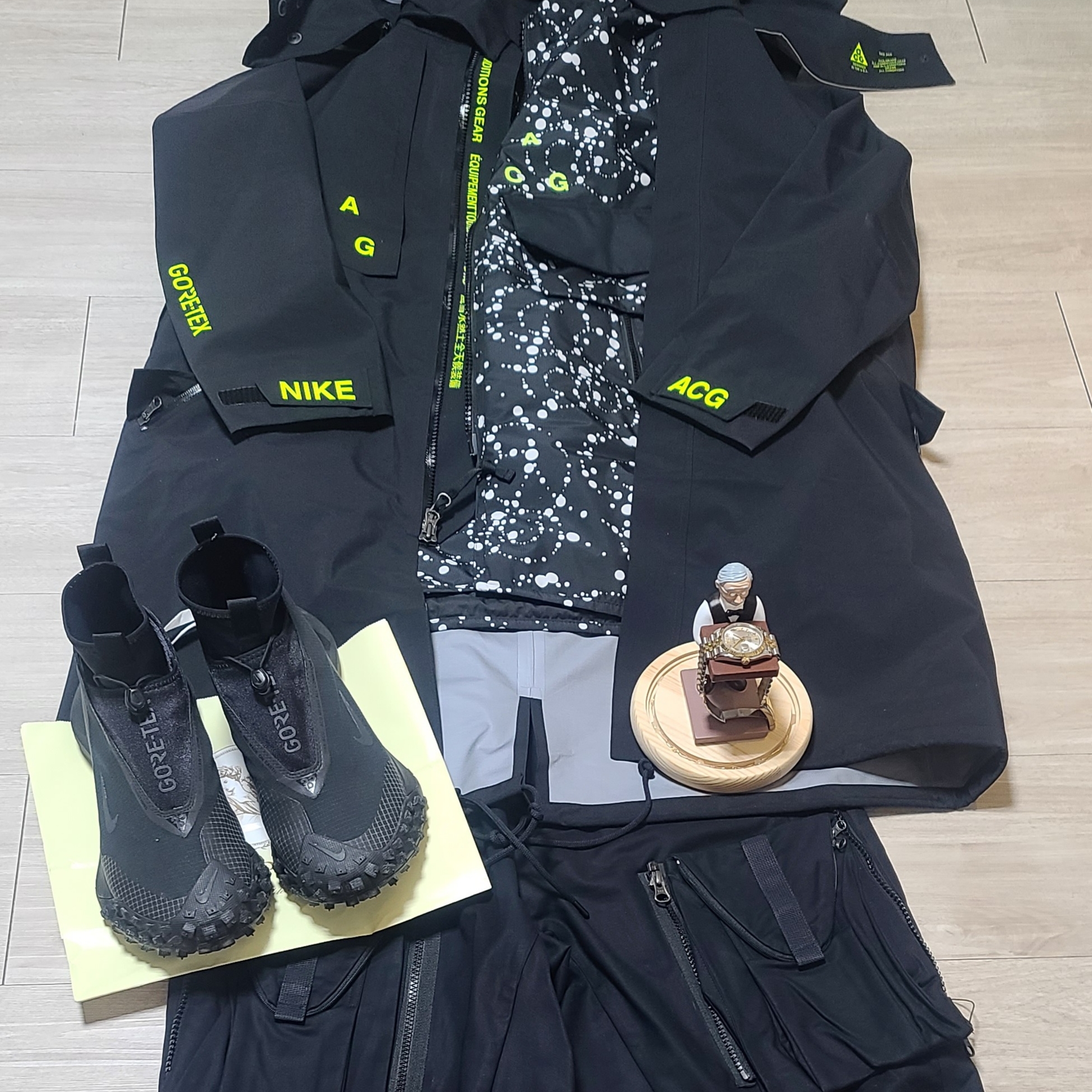 Nike ACG Mountain Fly Gore-Tex Black and Dark Grey, Nike ACG Insulated Jacket Black - US/EU 착용 스타일