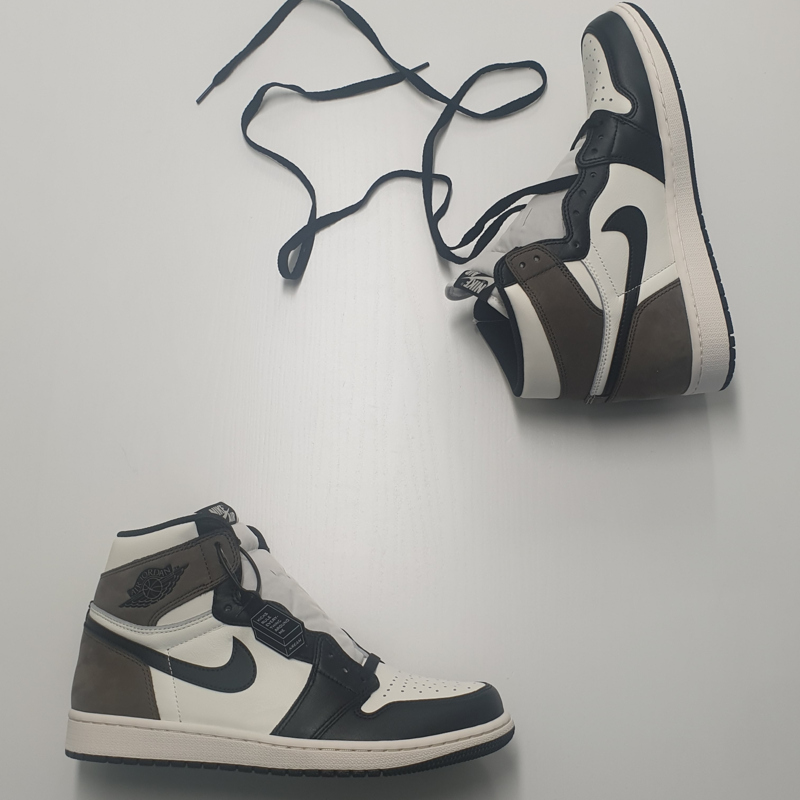 Jordan 1 Retro High OG Black Mocha 착용 스타일 - 2