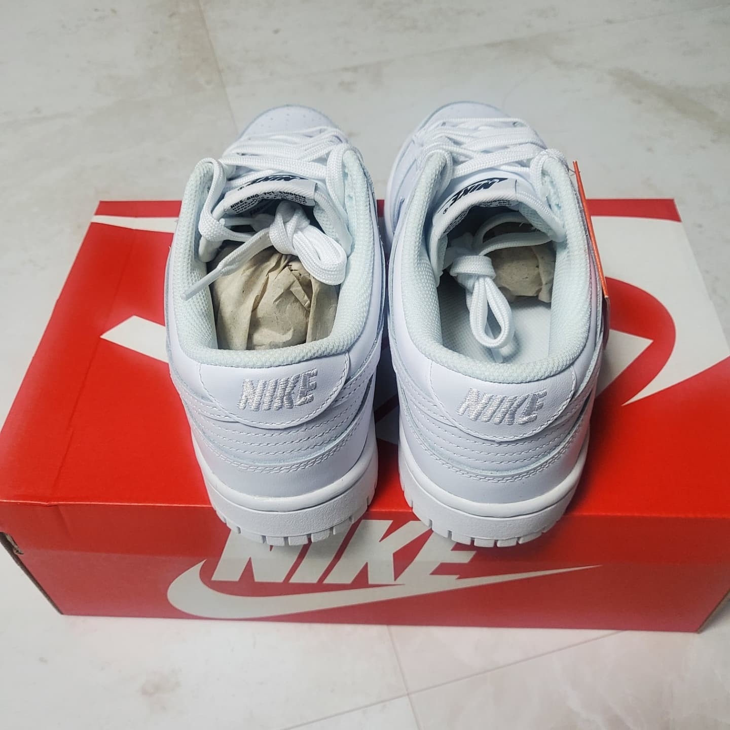(W) Nike Dunk Low Triple White 착용 스타일 - 4