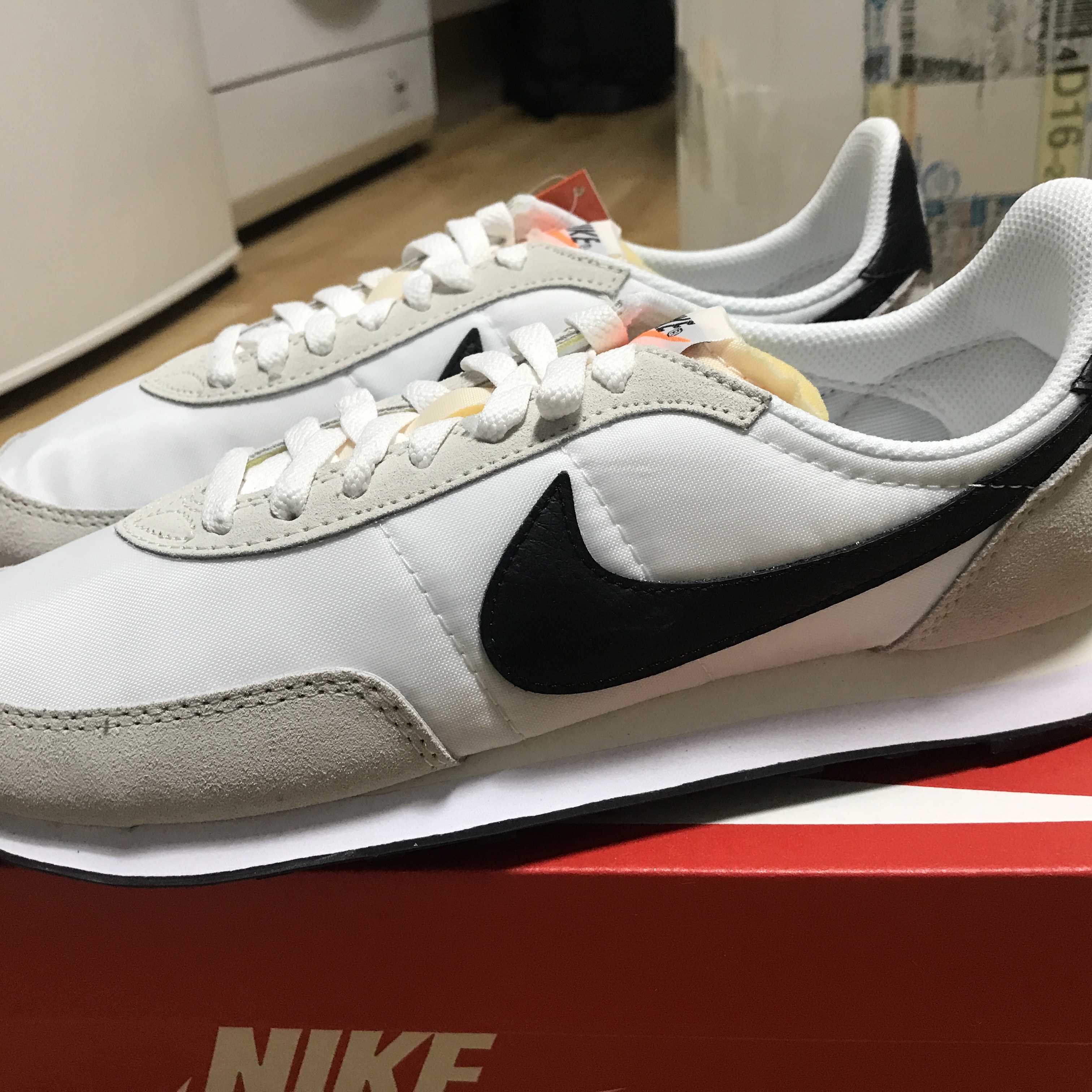 Nike Waffle Trainer 2 Black Sail 착용 스타일 - 2