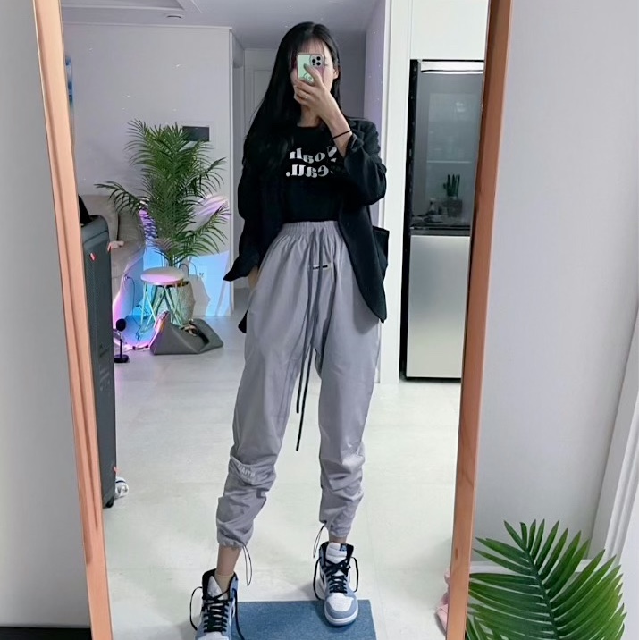 Essentials The Core Collection Sweatpants Heather Oatmeal 착용 스타일 - 1