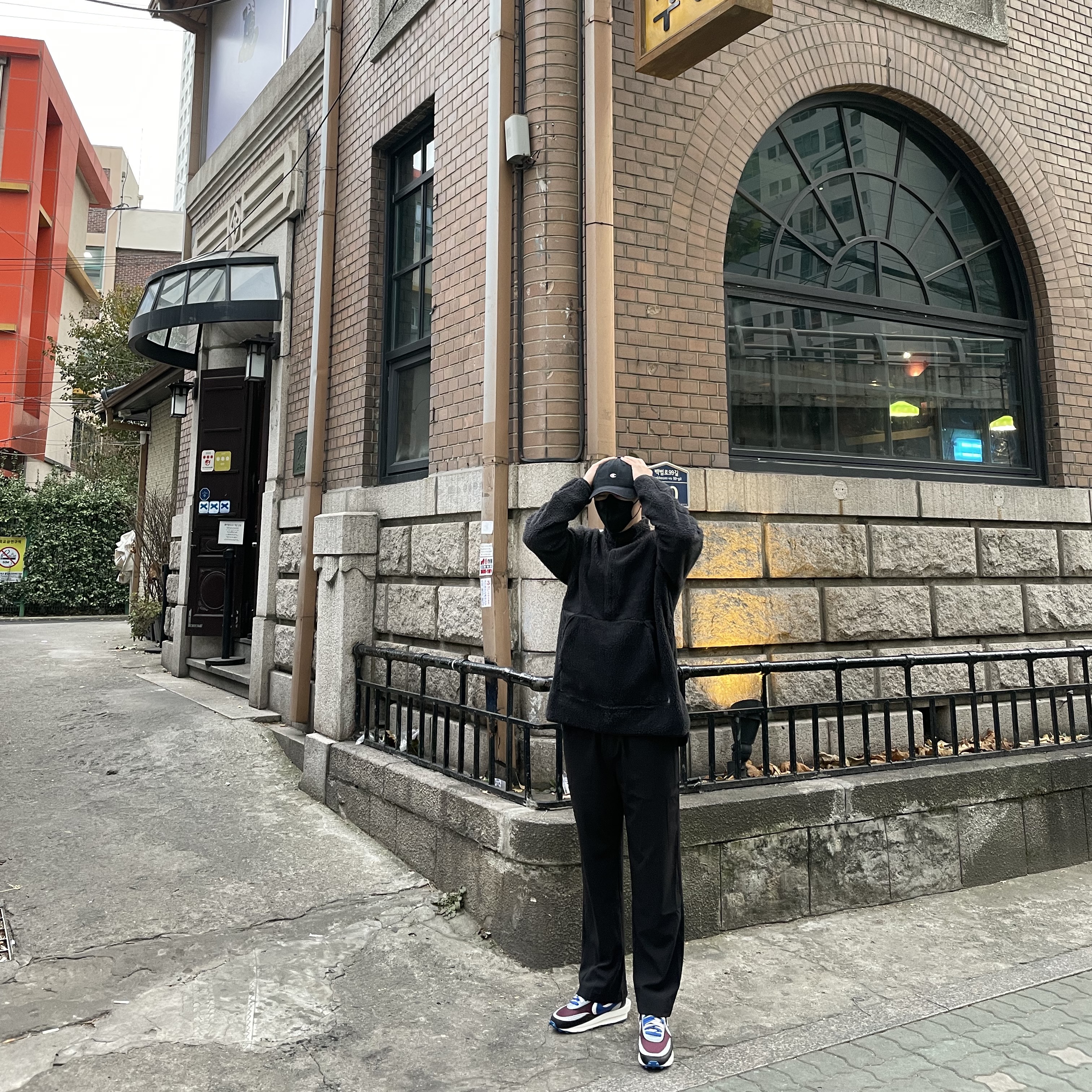 Nike x Sacai x Undercover LDWaffle Night Maroon Team Royal 착용 스타일
