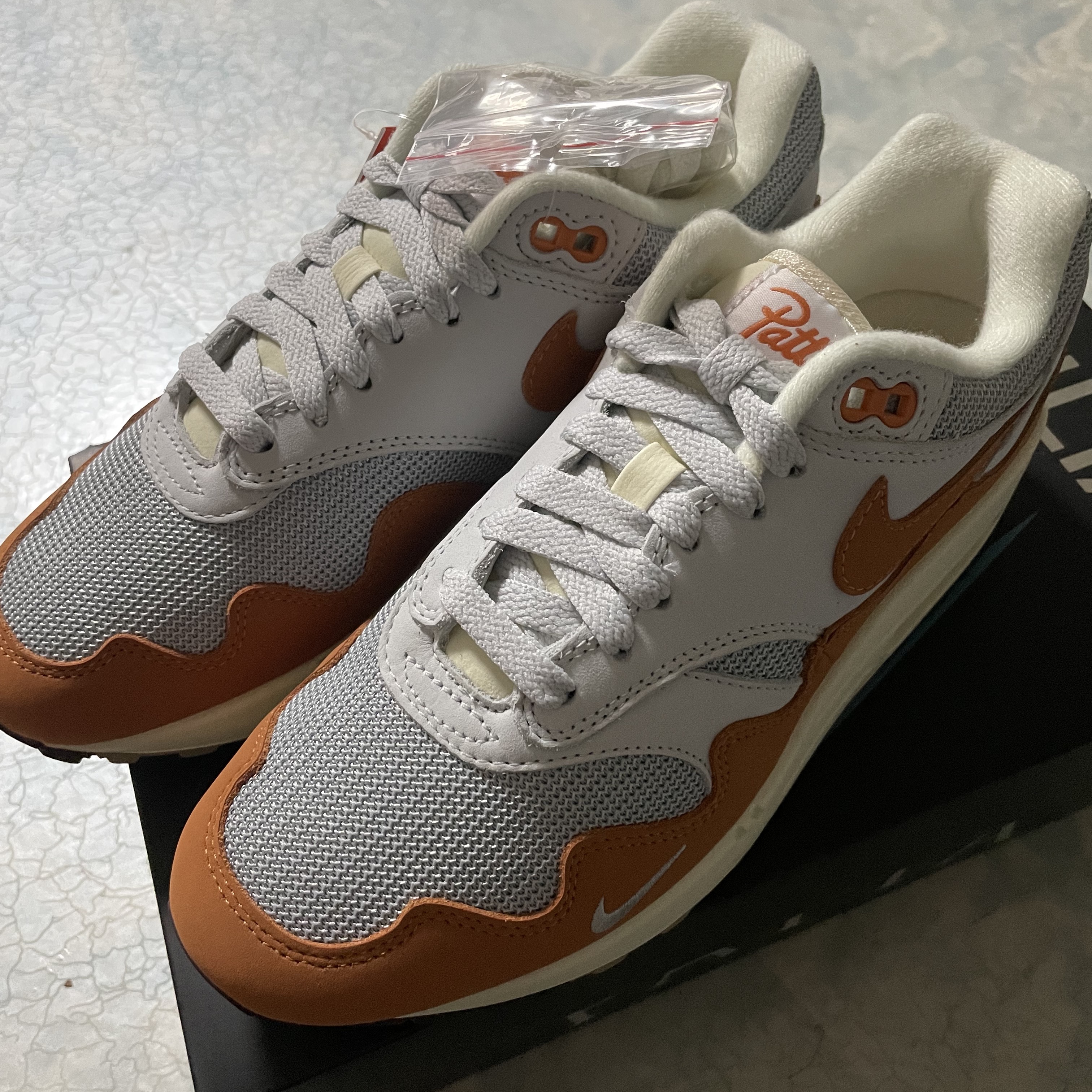 Nike x Patta Air Max 1 Monarch 착용 스타일 - 1
