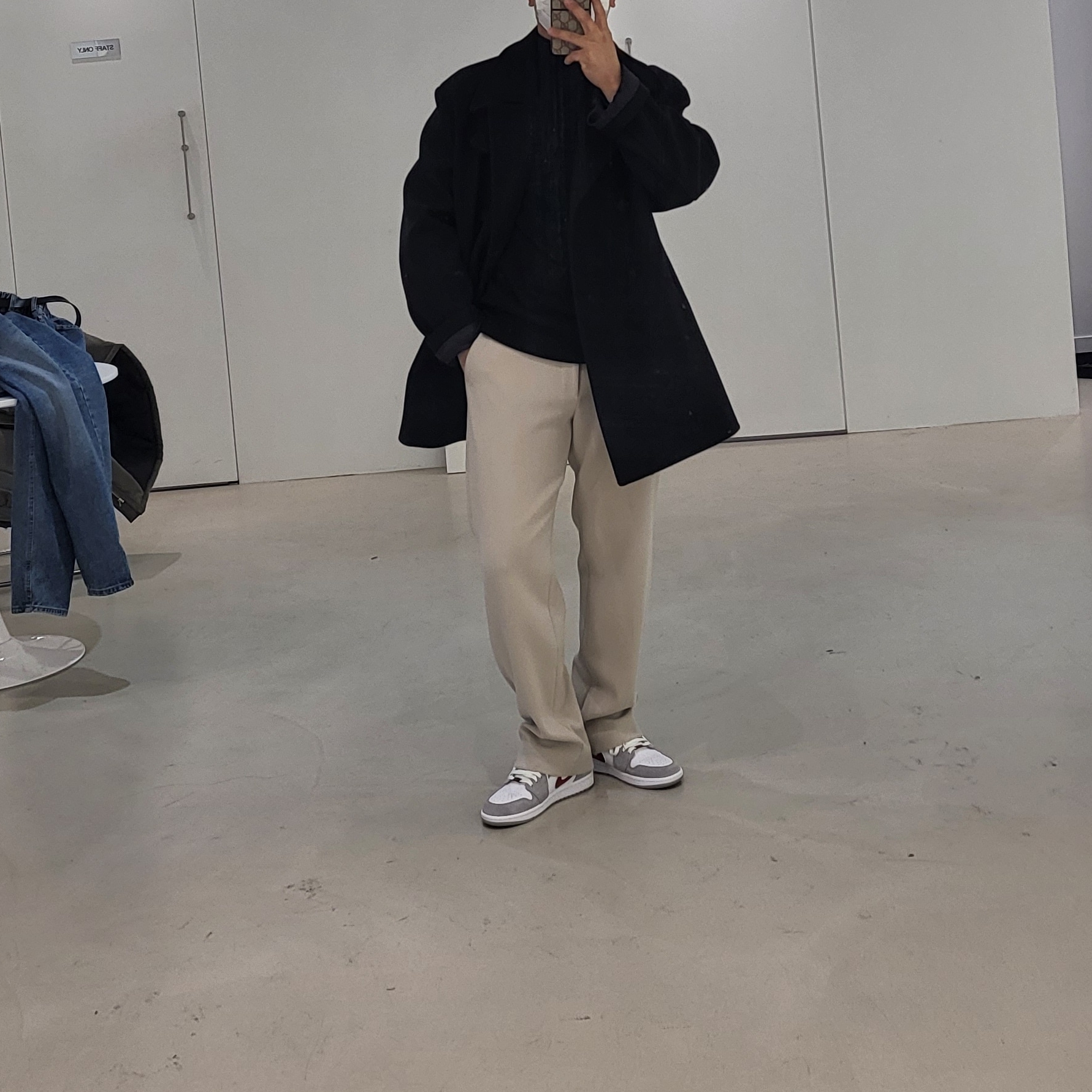 Jordan 1 Low SE Light Smoke Grey Gym Red 착용 스타일