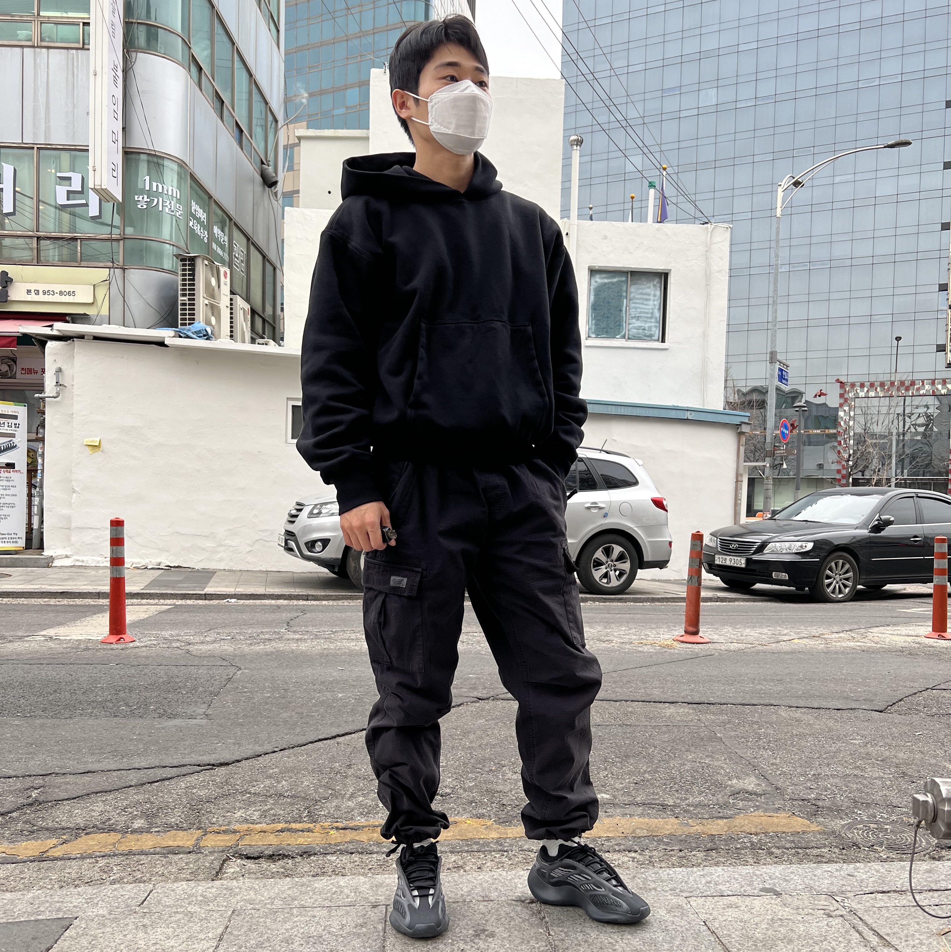 Yeezy Gap Hoodie Black, Adidas Yeezy 700 V3 Alvah 착용 스타일