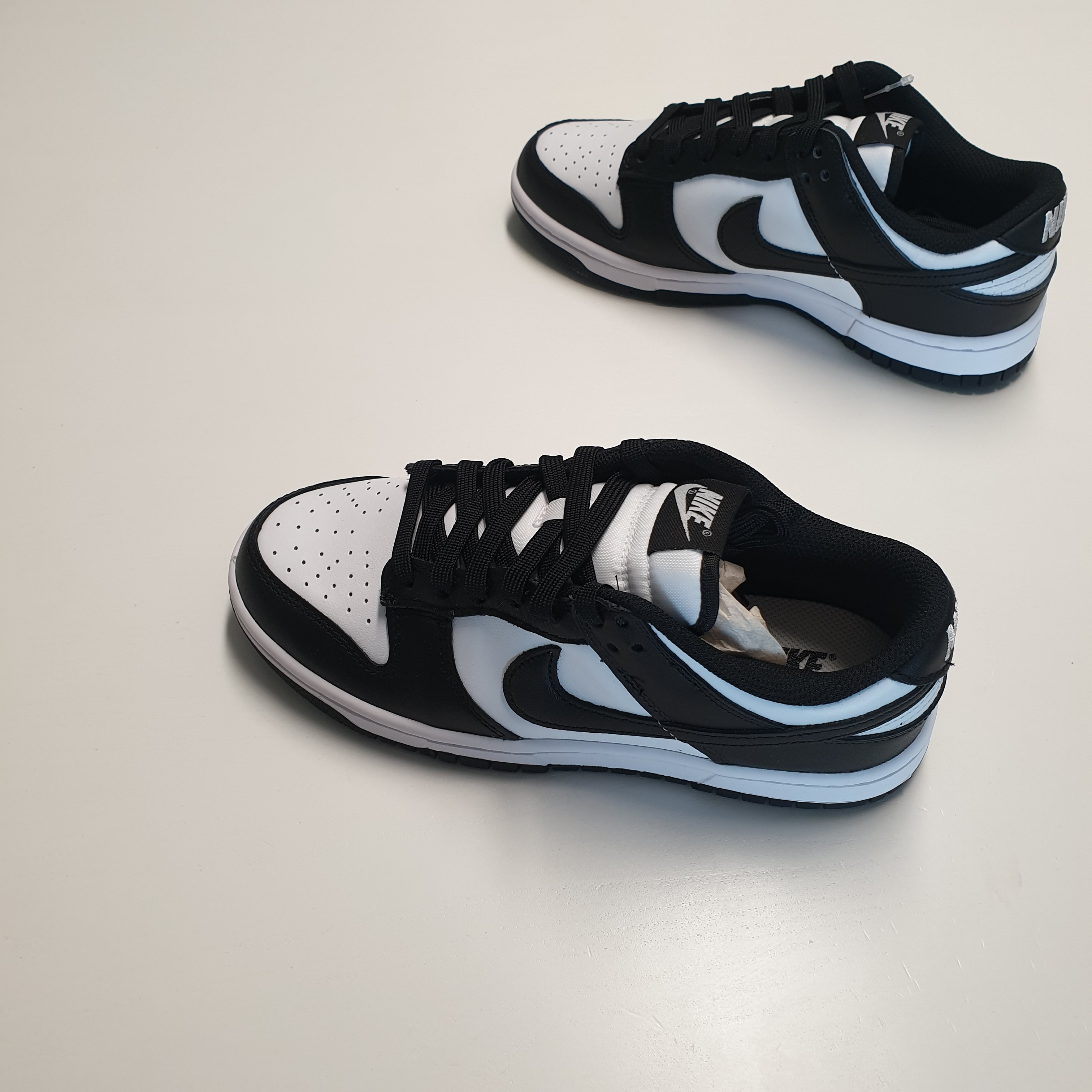 (W) Nike Dunk Low Black 착용 스타일 - 1