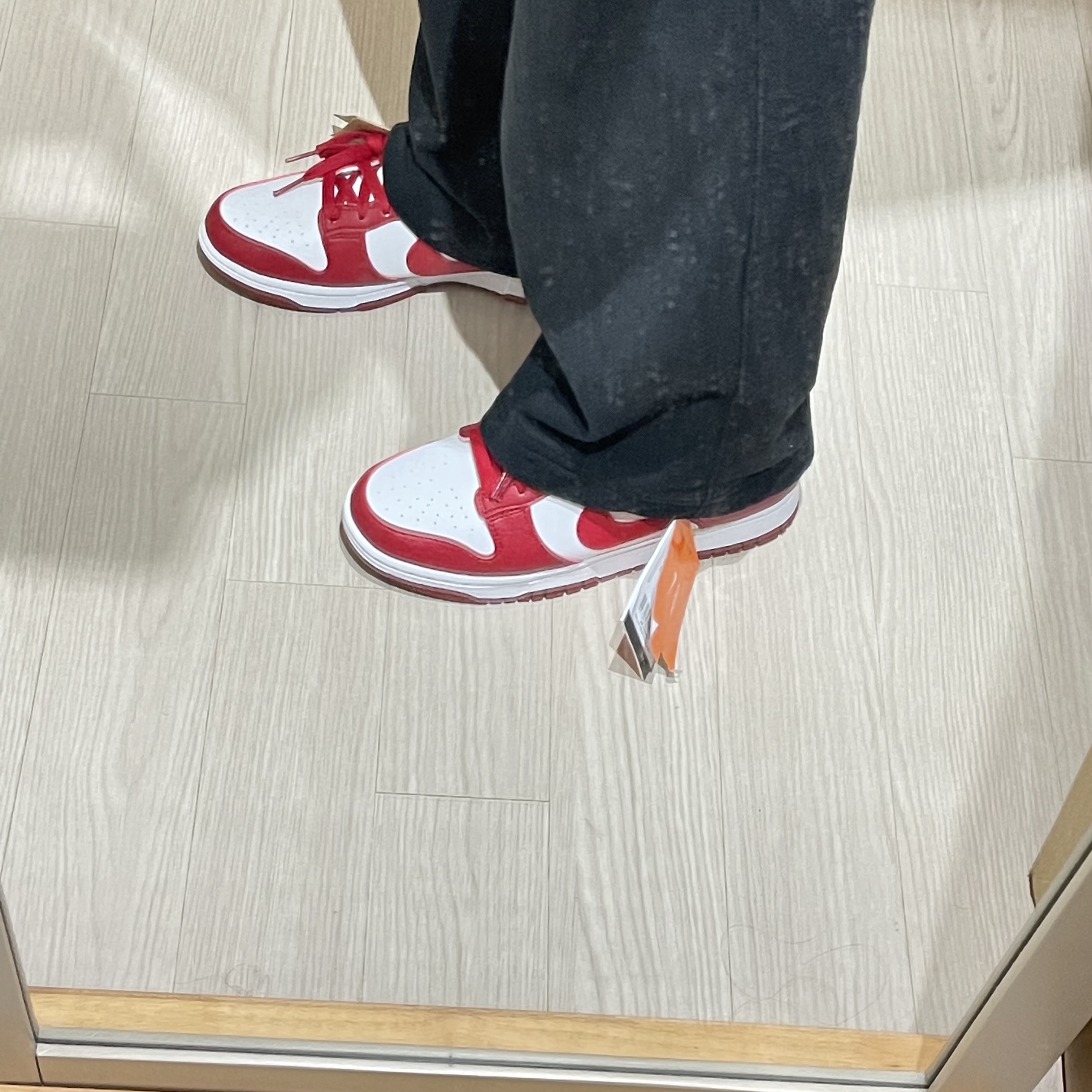 (W) Nike Dunk Low Next Nature Gym Red 착용 스타일 - 3