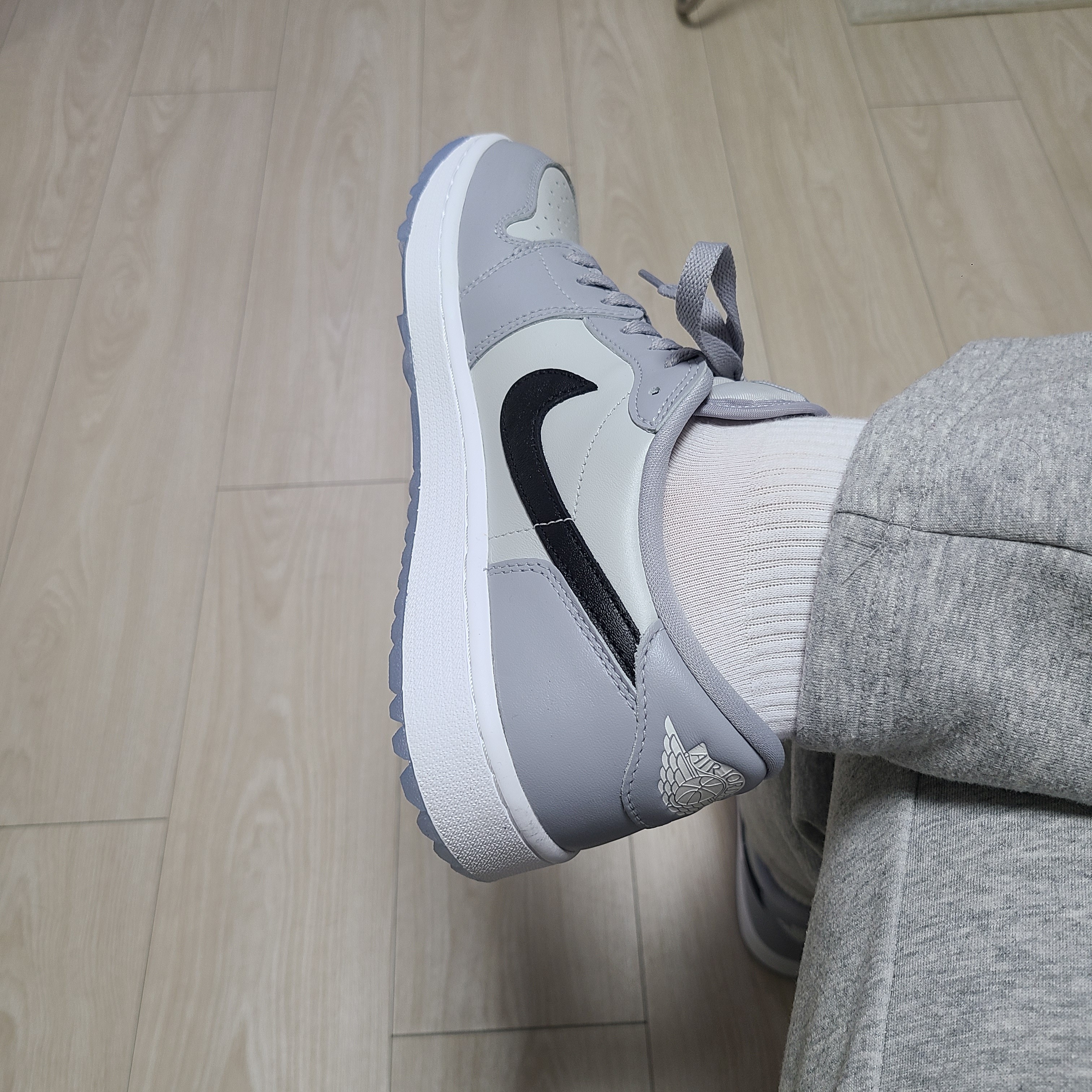 Jordan 1 Low Golf Wolf Grey 착용 스타일
