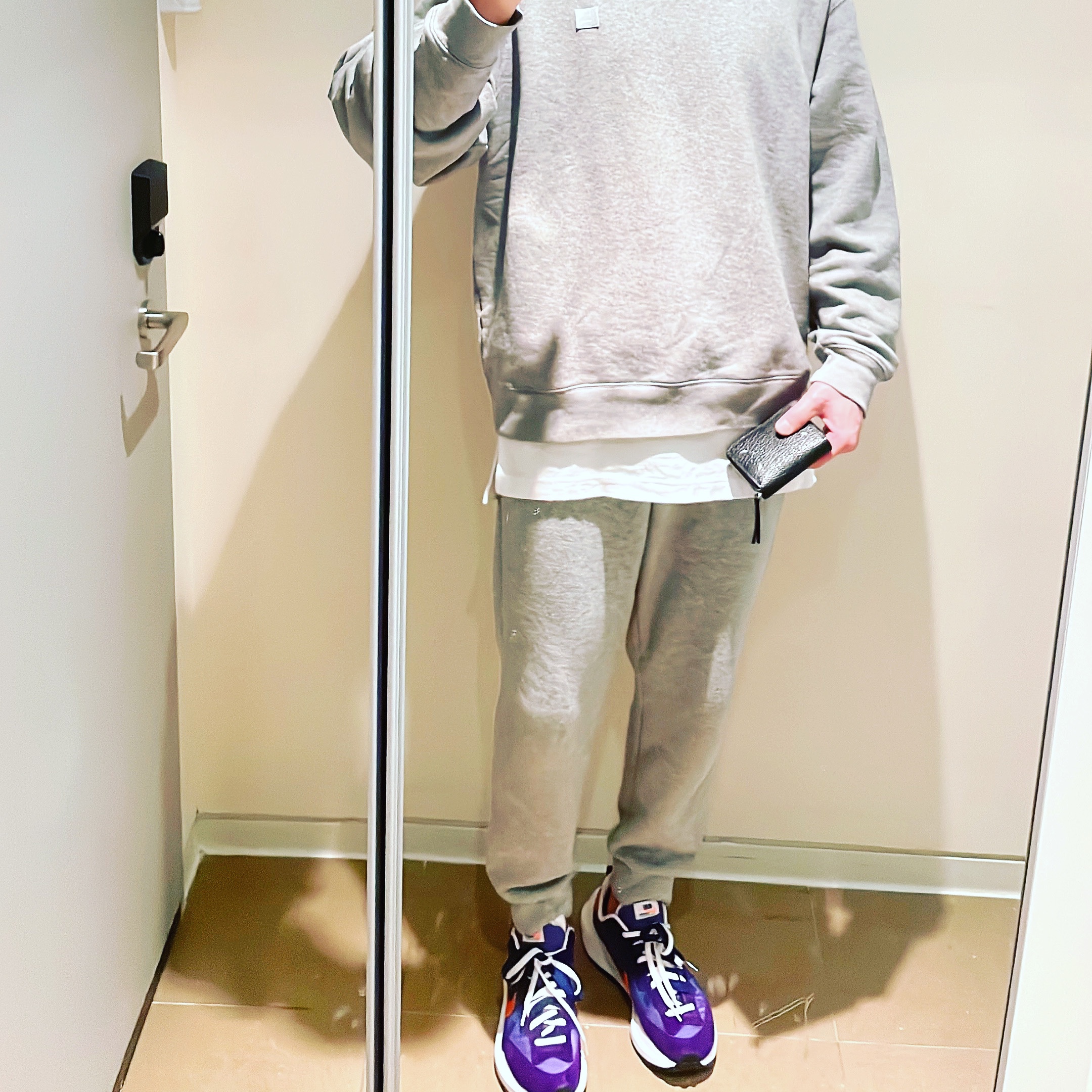 Nike x Sacai VaporWaffle Dark Iris, Acne Studios Fonbar Face Crewneck Sweatshirt Light Grey Melange 착용 스타일