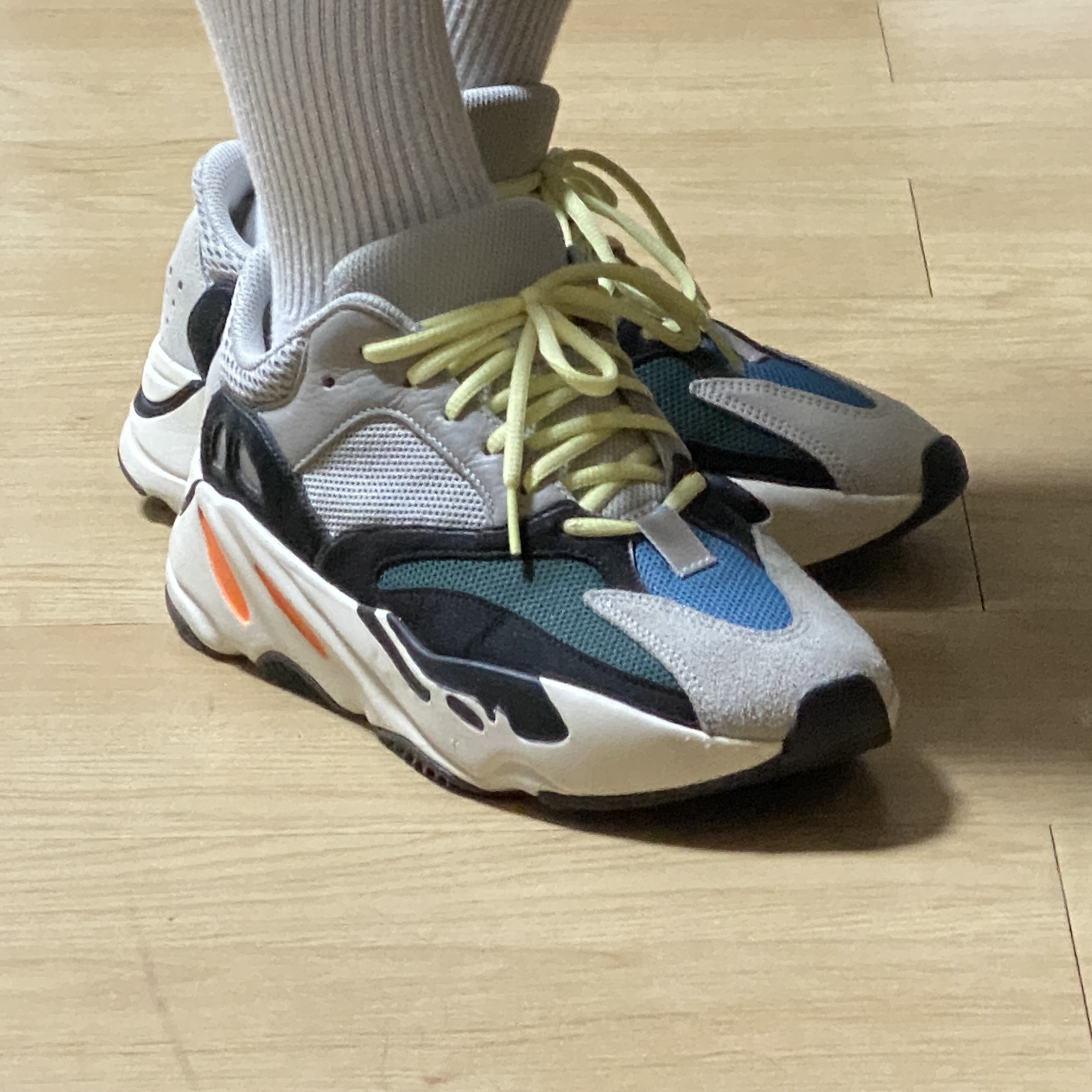 Adidas Yeezy Boost 700 Wave Runner Solid Grey 2017/2019 착용 스타일