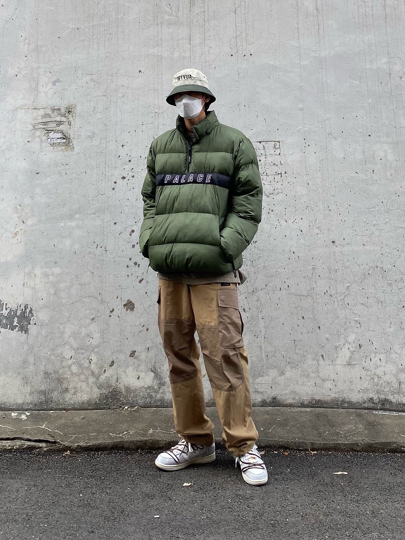 Nike x Off-White Dunk Low The 50 - Lot 46, Palace Ruffer Puffer Jacket Green - 20FW 착용 스타일 - 3