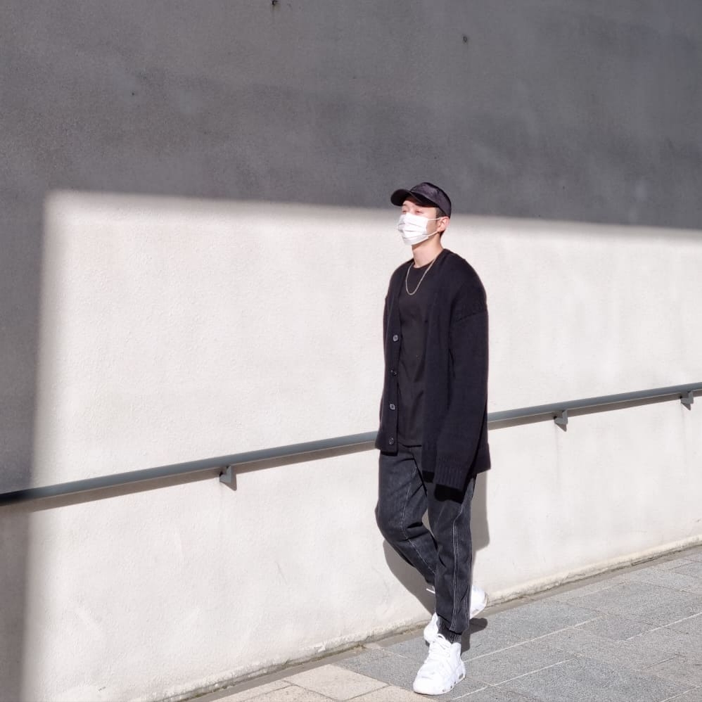 Nike Air More Uptempo Triple White, Juun.J Detail Track Jogger Denim Pants Black - 22SS 착용 스타일