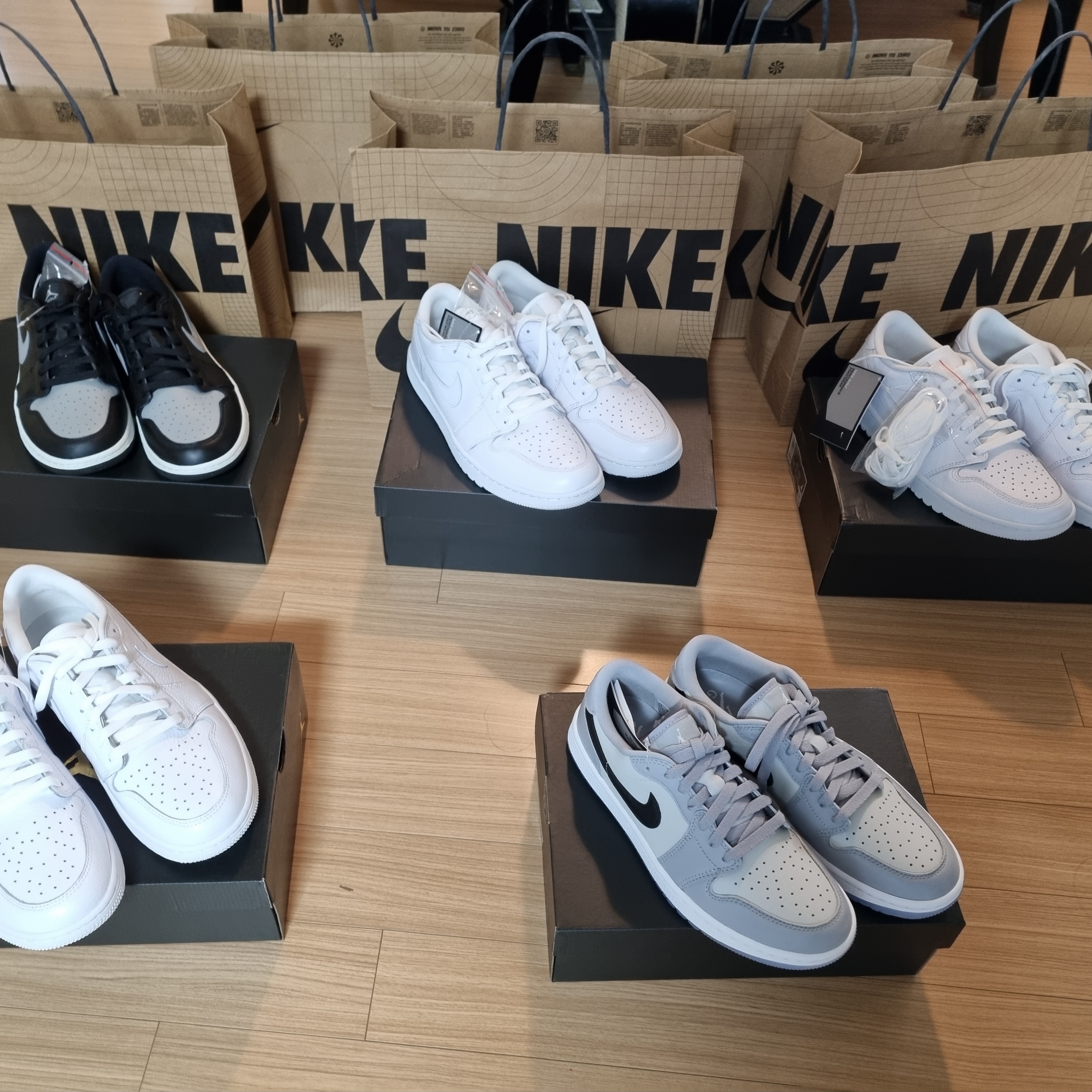 Jordan 1 Low Golf Wolf Grey, Jordan 1 Low Golf Triple White 착용 스타일
