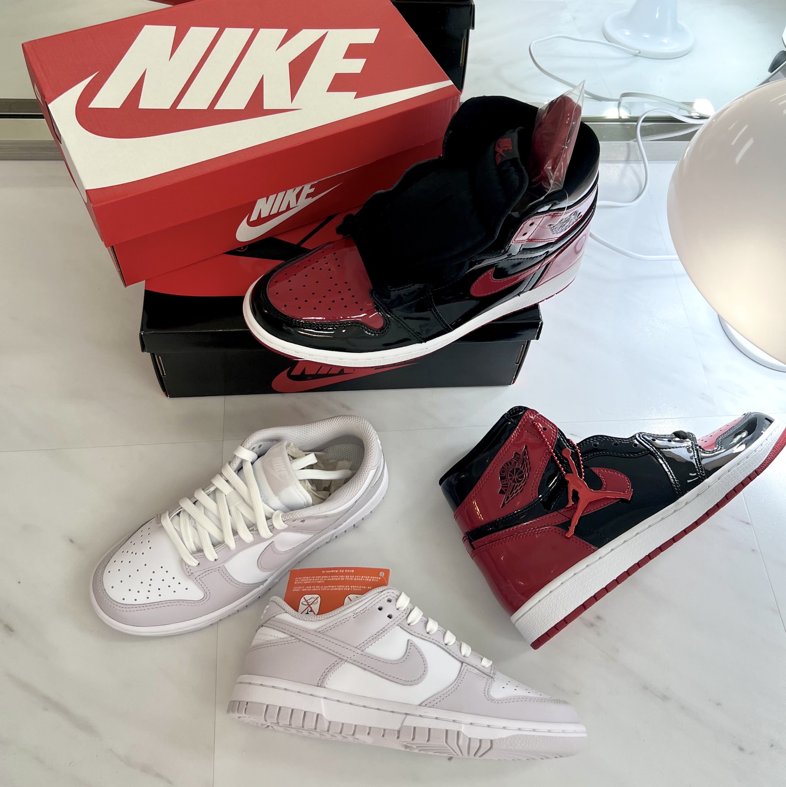 (W) Nike Dunk Low Venice, Jordan 1 Retro High OG Patent Bred 착용 스타일