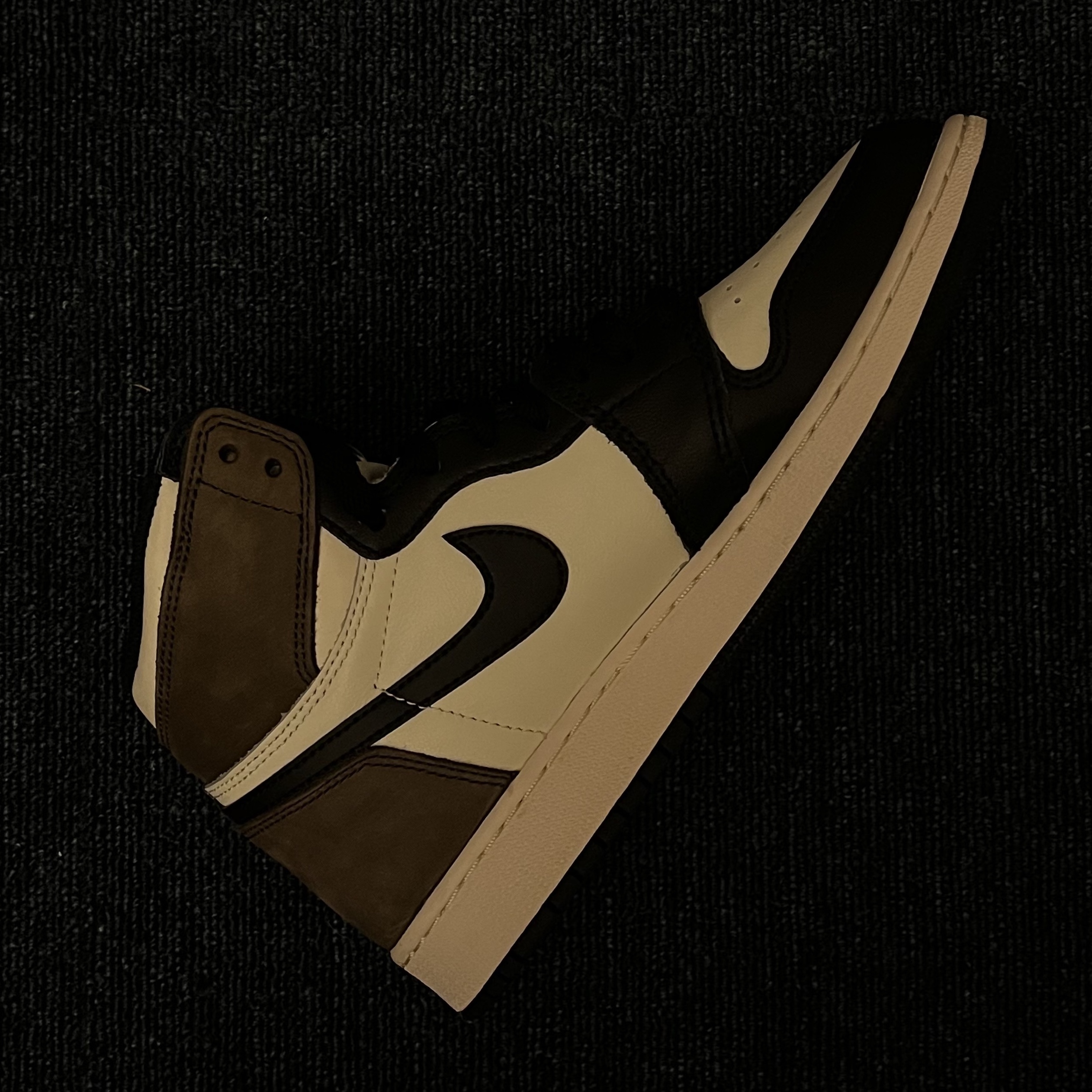 (GS) Jordan 1 Retro High OG Black Mocha, Jordan 1 Retro High OG Black Mocha 착용 스타일