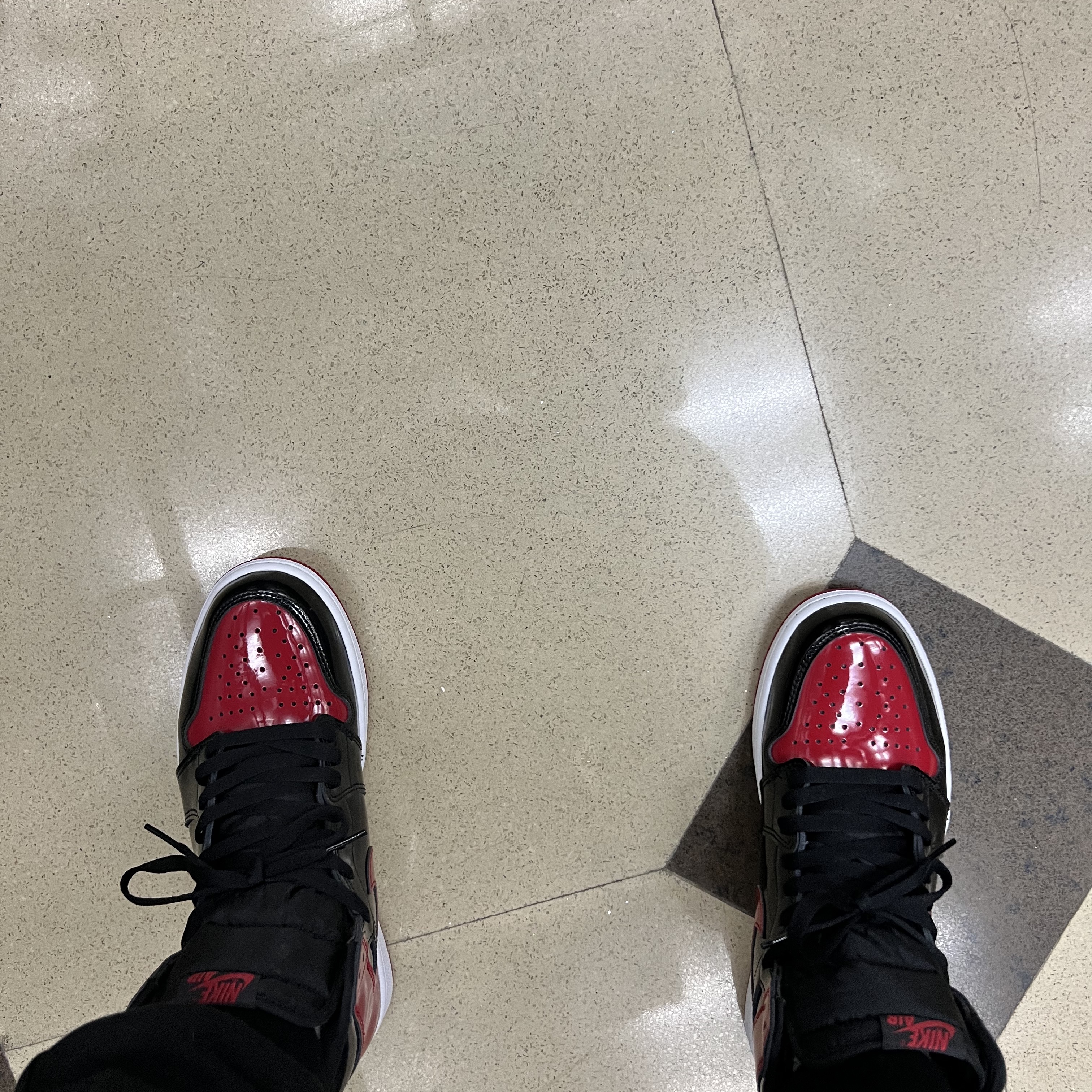 Jordan 1 Retro High OG Patent Bred, The North Face White Label Novelty Nuptse Down Jacket White 착용 스타일 - 3