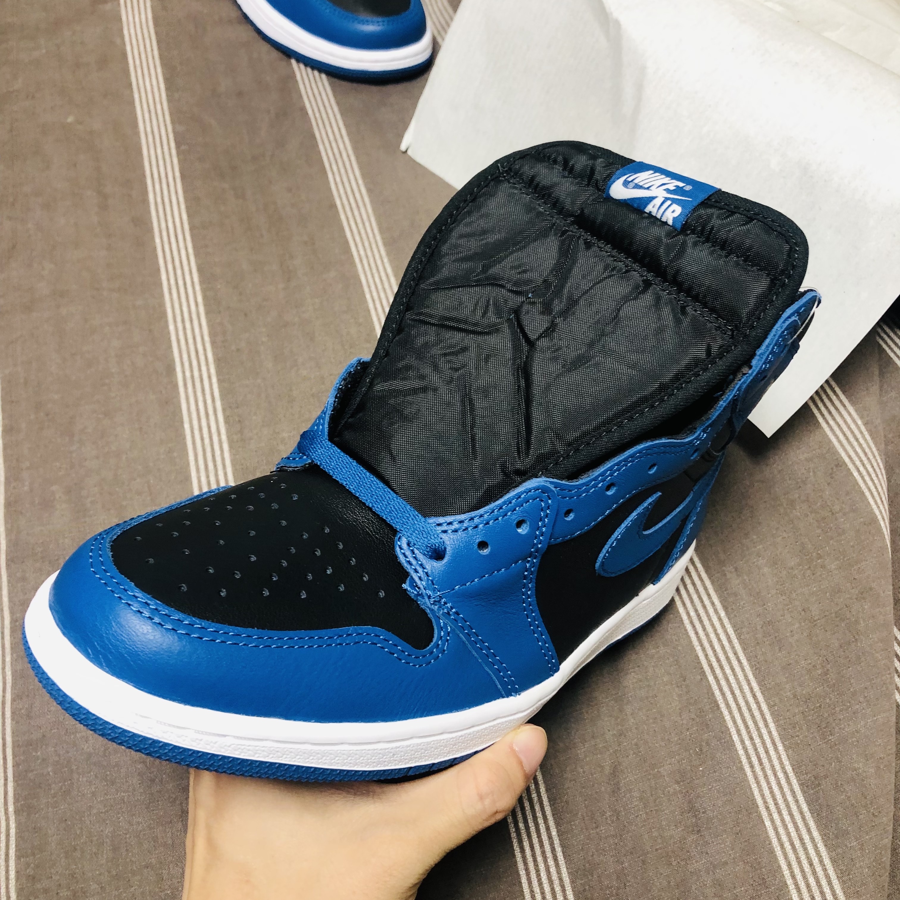 Jordan 1 Retro High OG Dark Marina Blue 착용 스타일 - 2