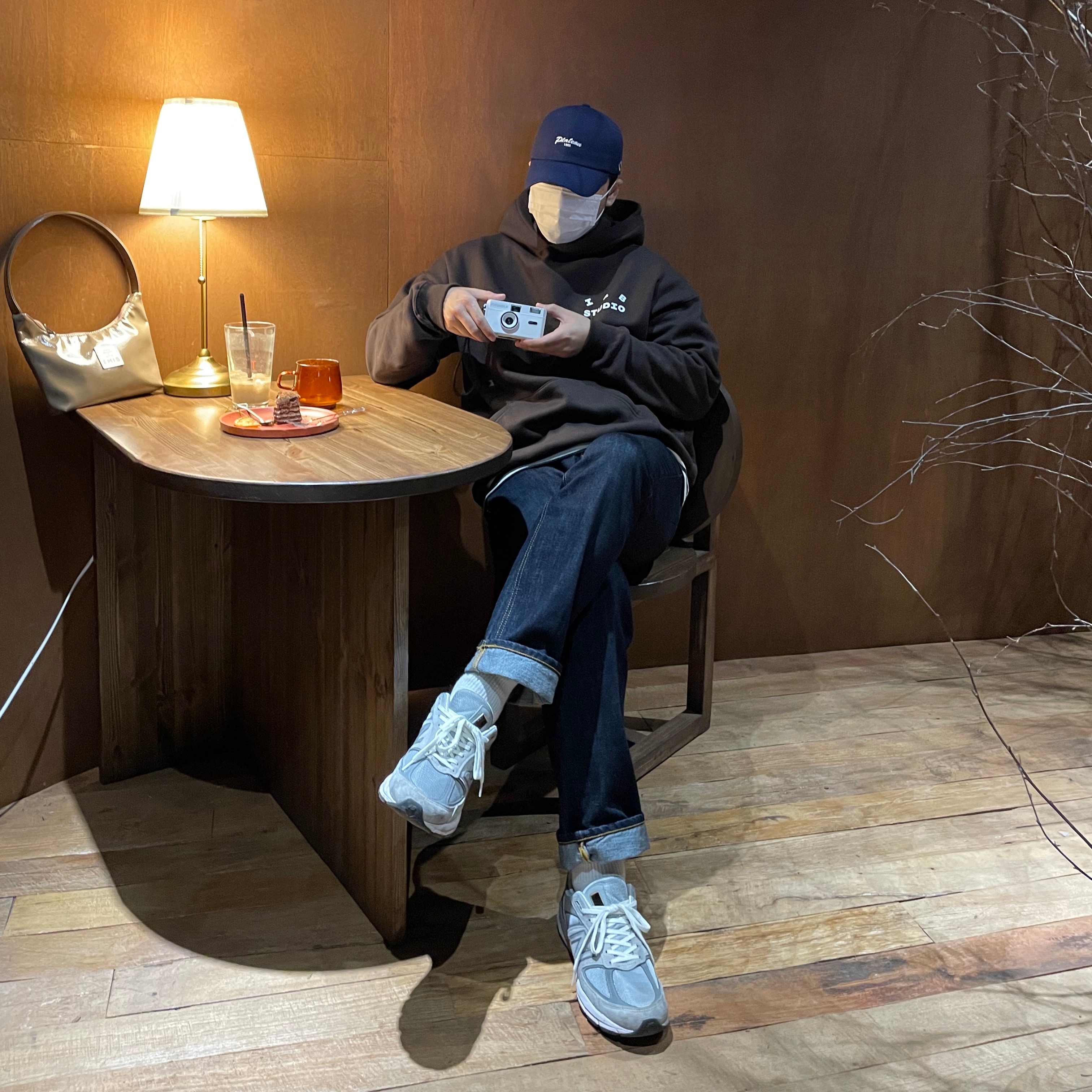 IAB Studio Hoodie Brown, New Balance 990vs3 Made in USA Grey - D Standard 착용 스타일 - 1