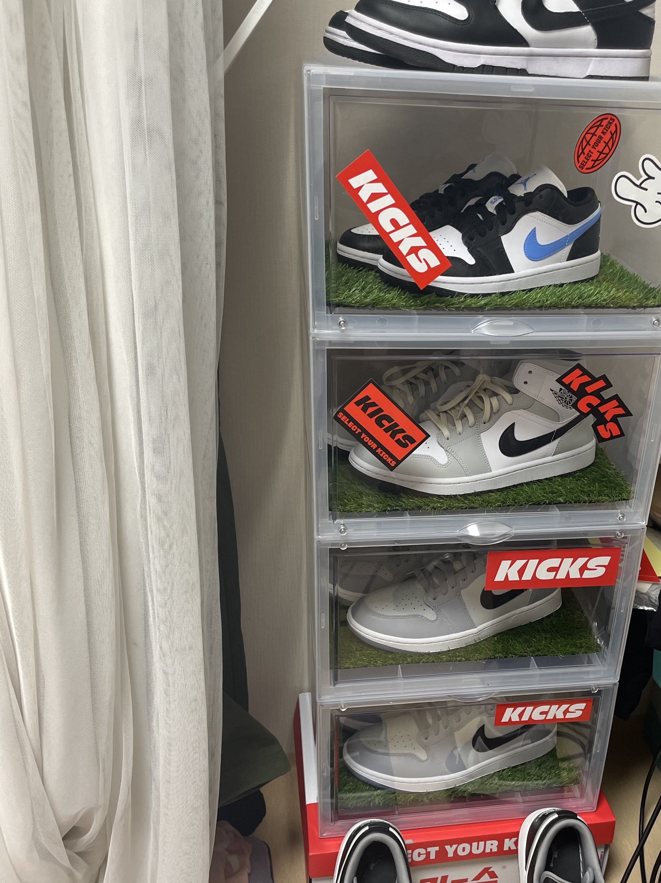 Nike Dunk Low Retro Black, (W) Jordan 1 Low Black University Blue 착용 스타일